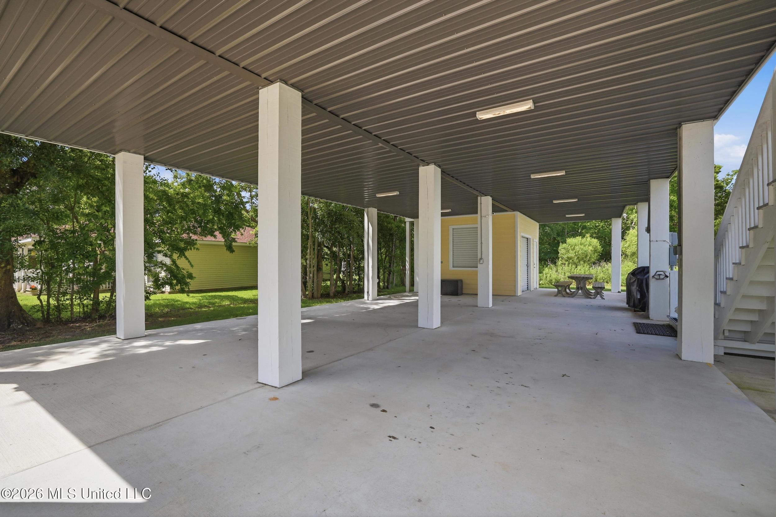 311 Waveland Avenue