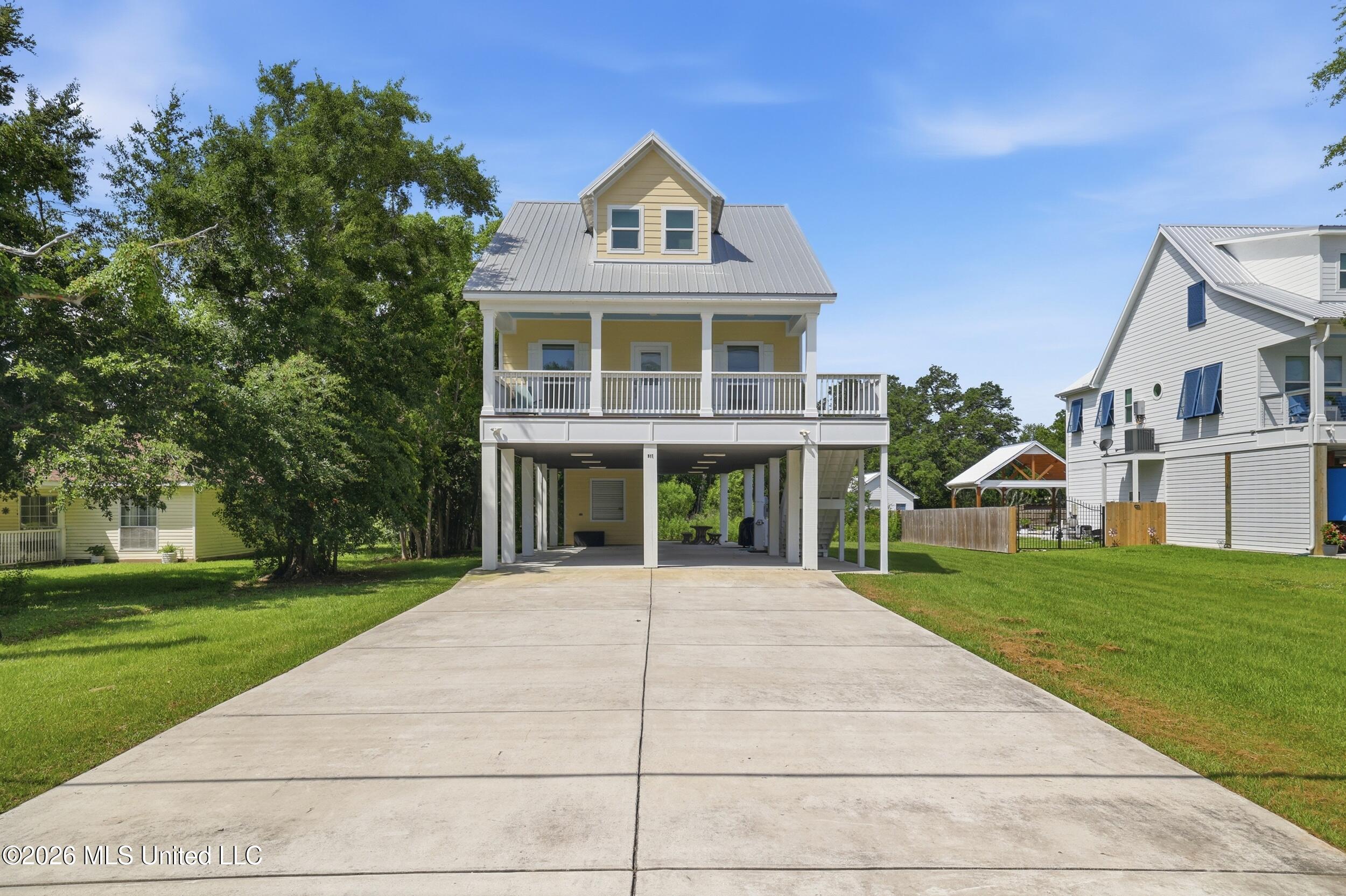 311 Waveland Avenue