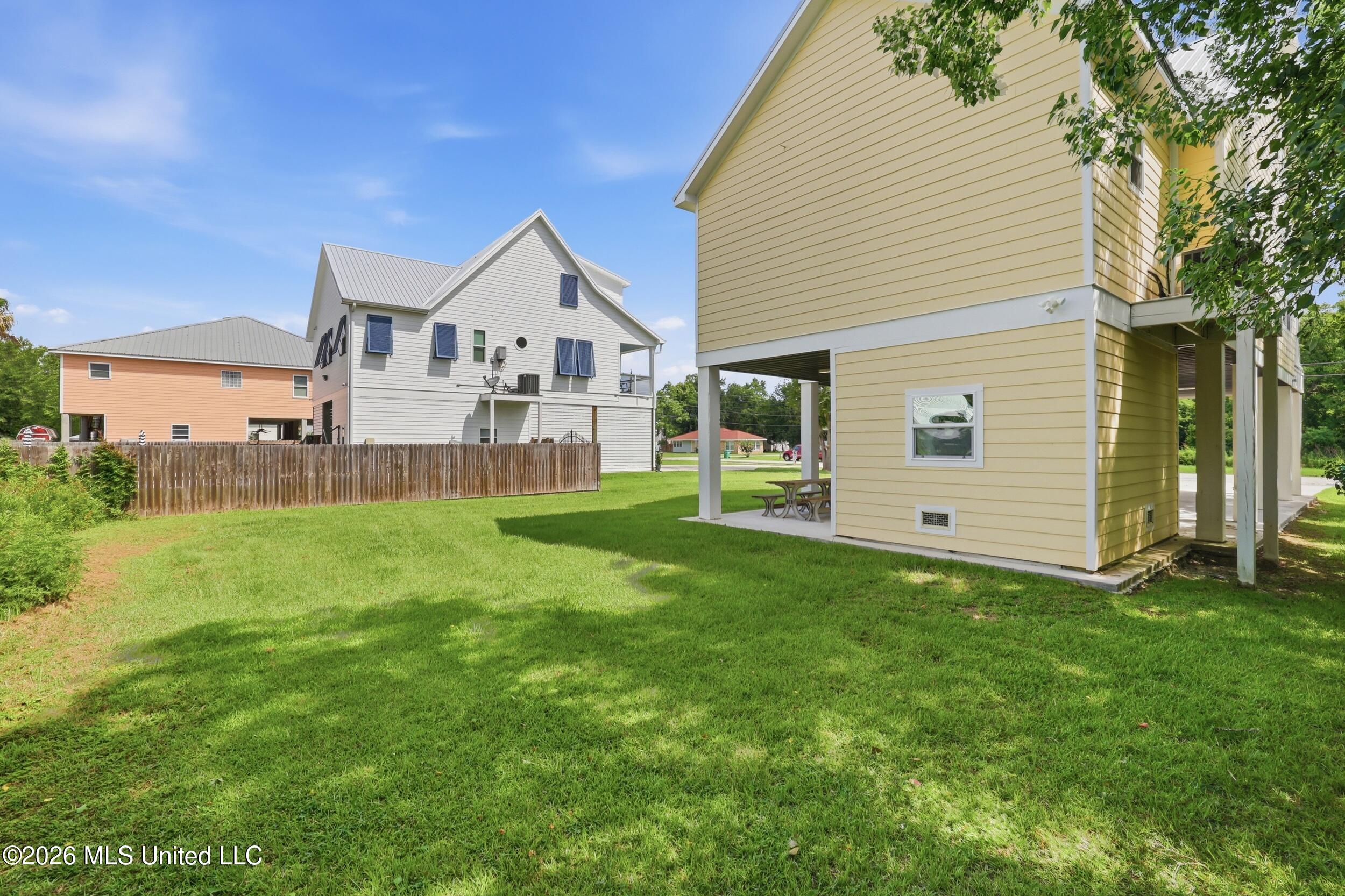 311 Waveland Avenue