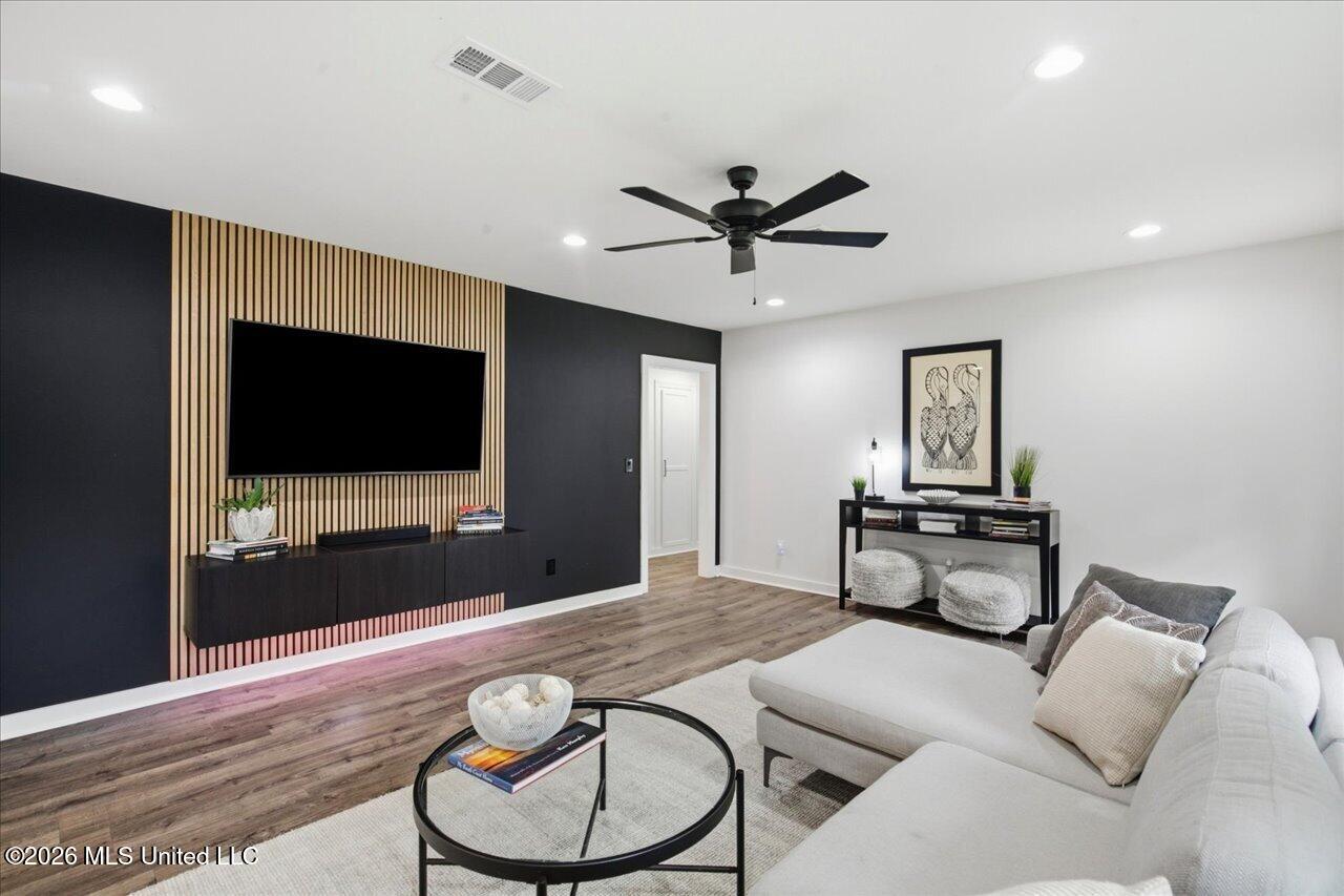 1013 Meadow Heights Drive