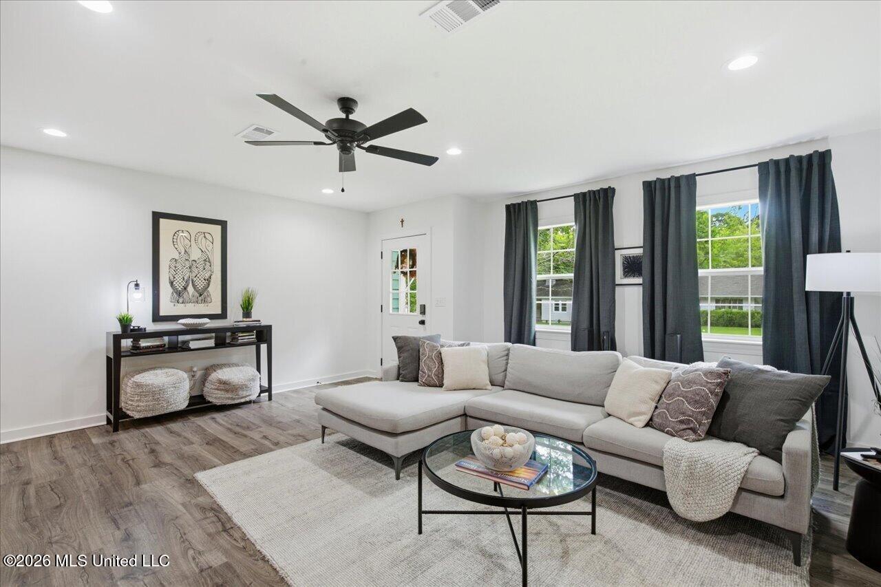 1013 Meadow Heights Drive