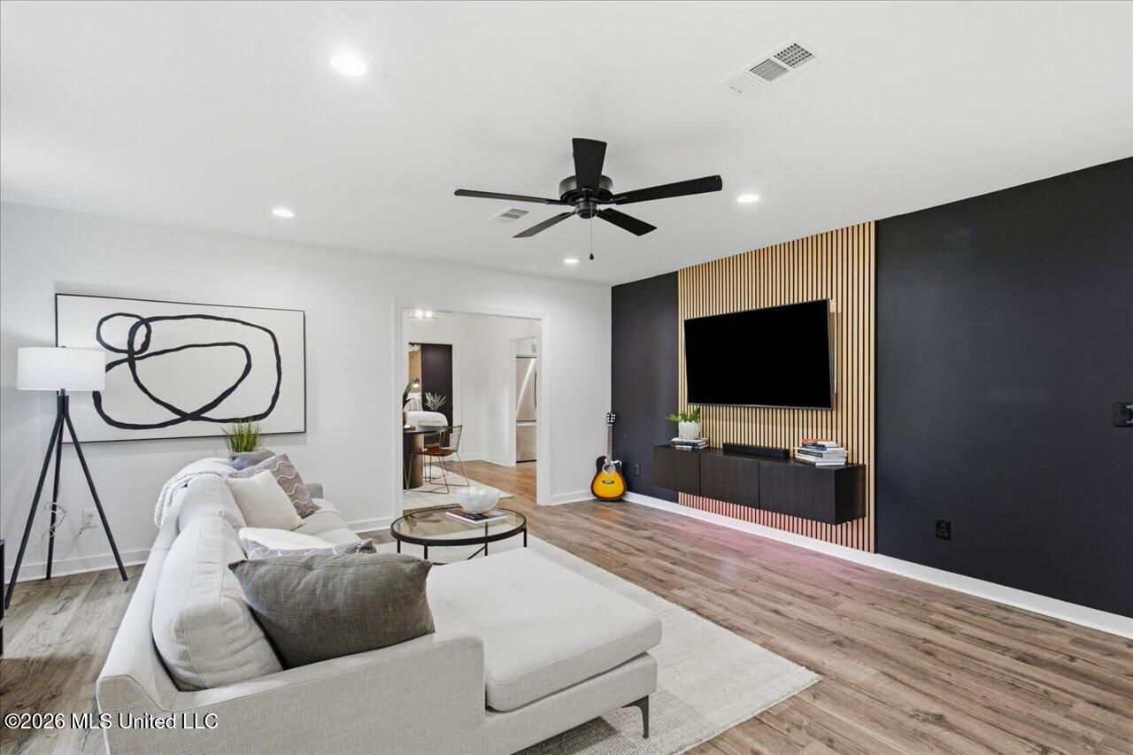 1013 Meadow Heights Drive