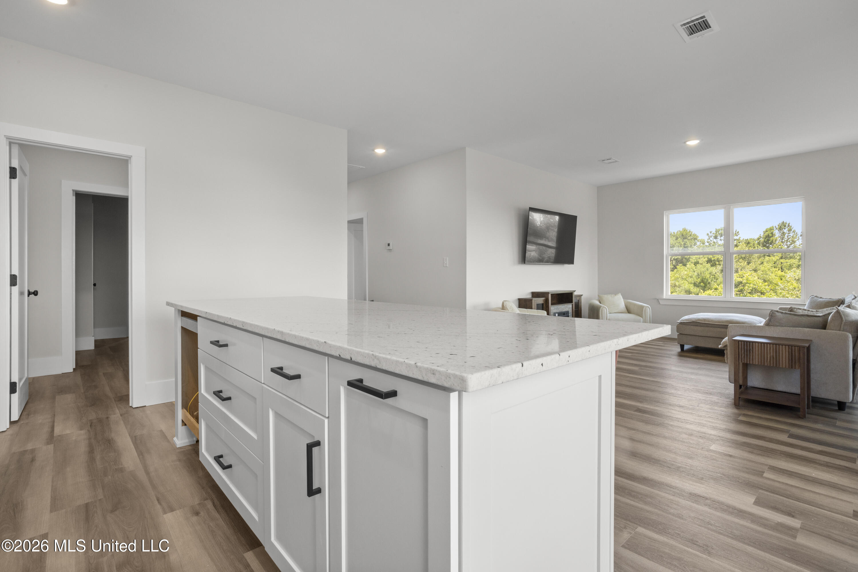 825 Larkspur Lane
