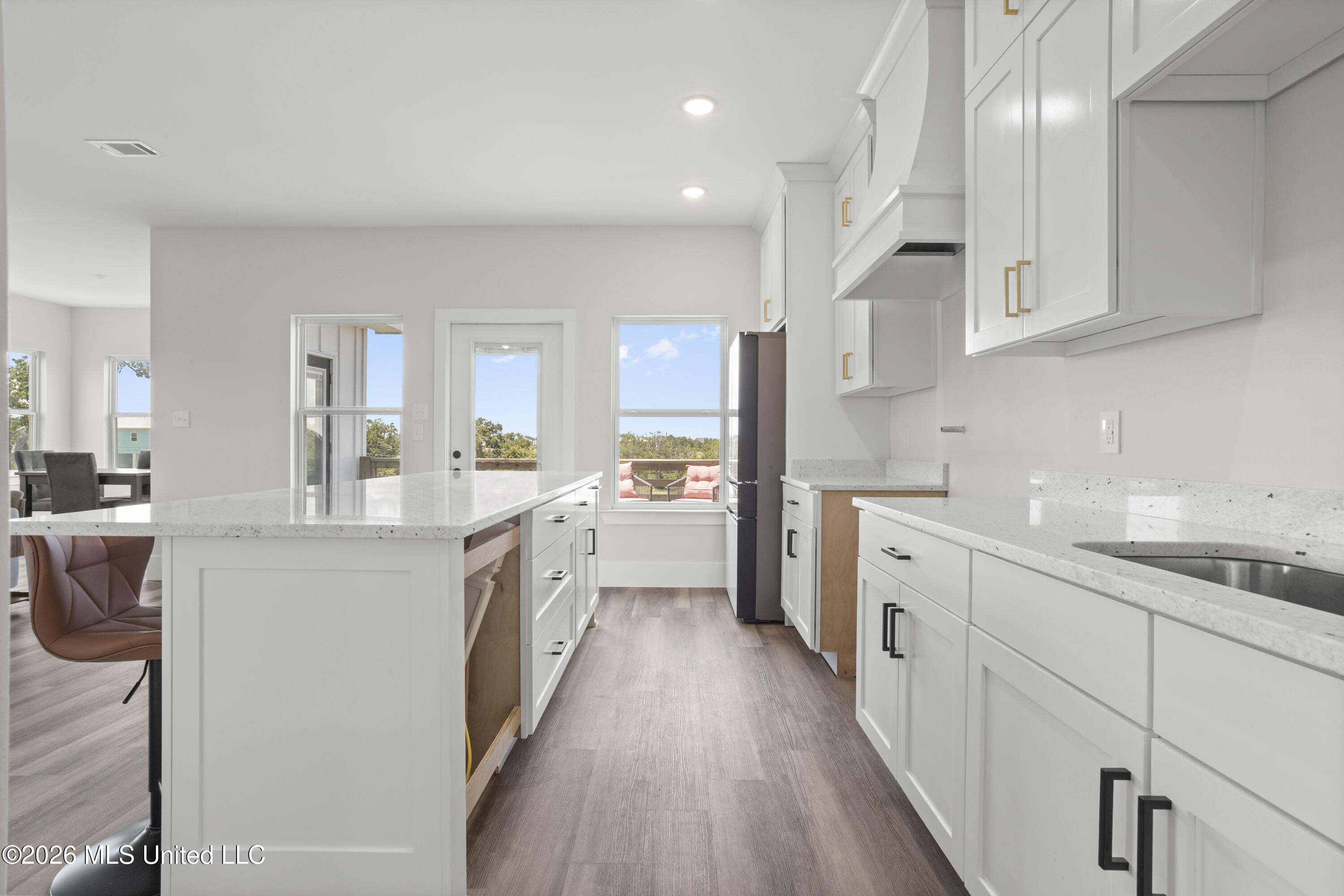 825 Larkspur Lane