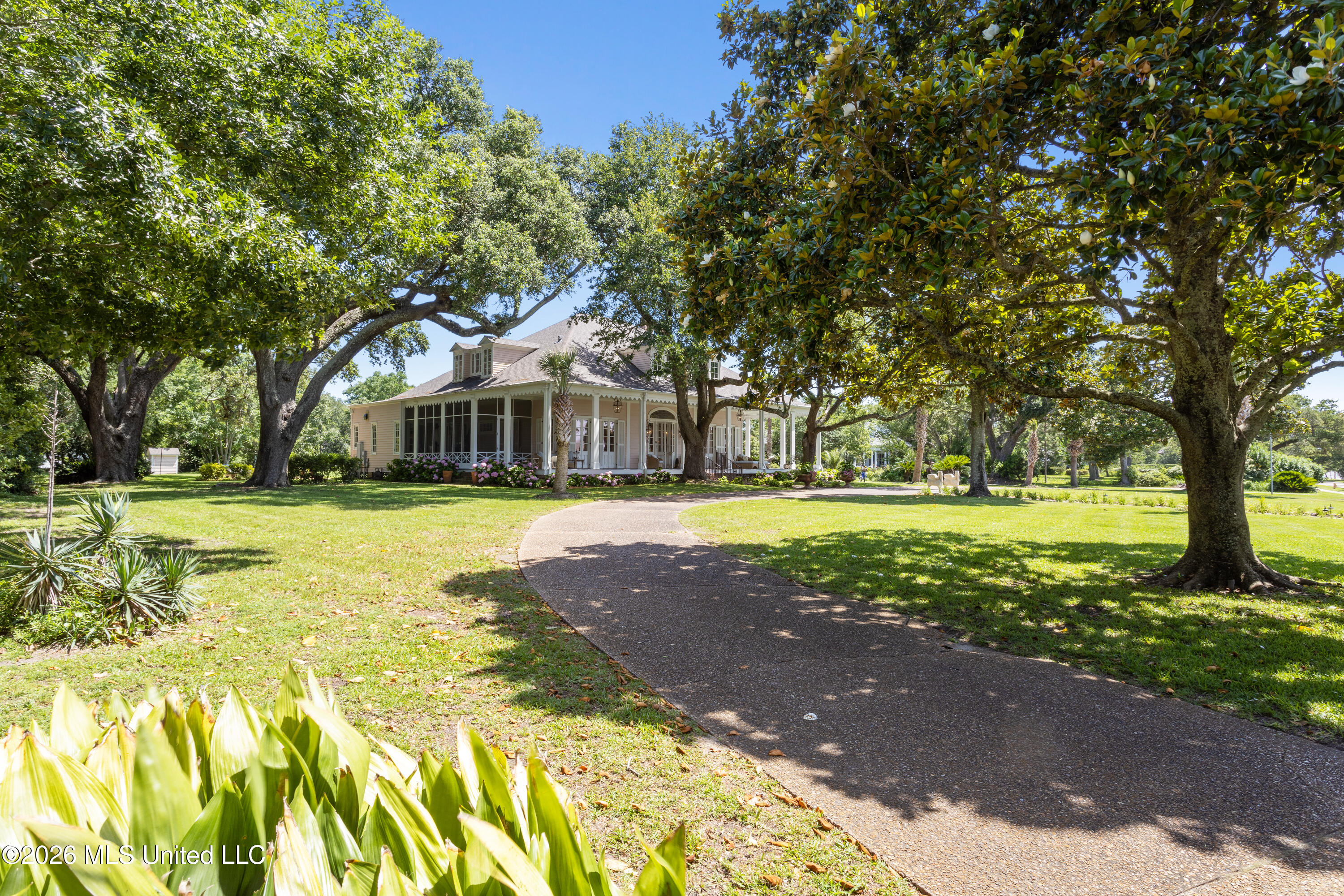 625 E Scenic Drive
