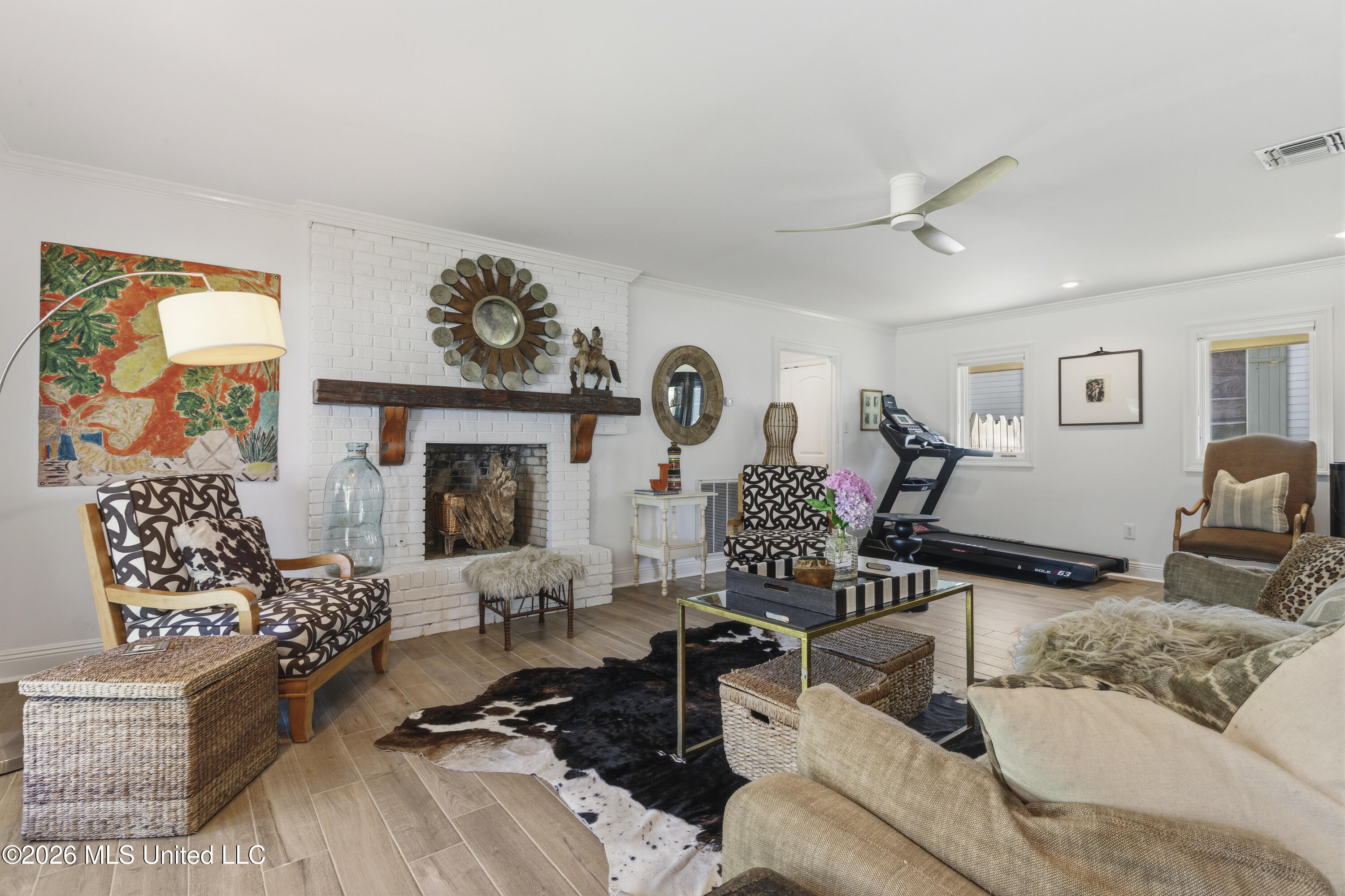 625 E Scenic Drive
