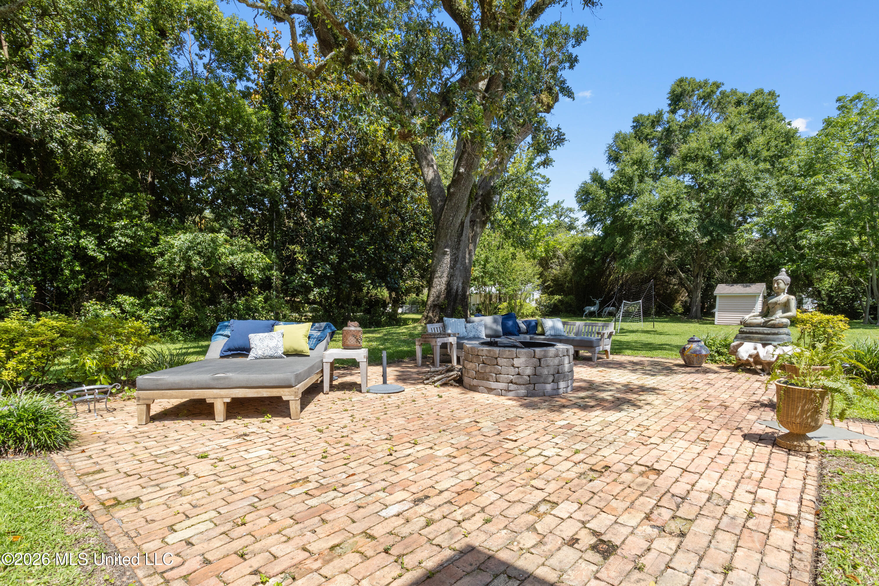 625 E Scenic Drive