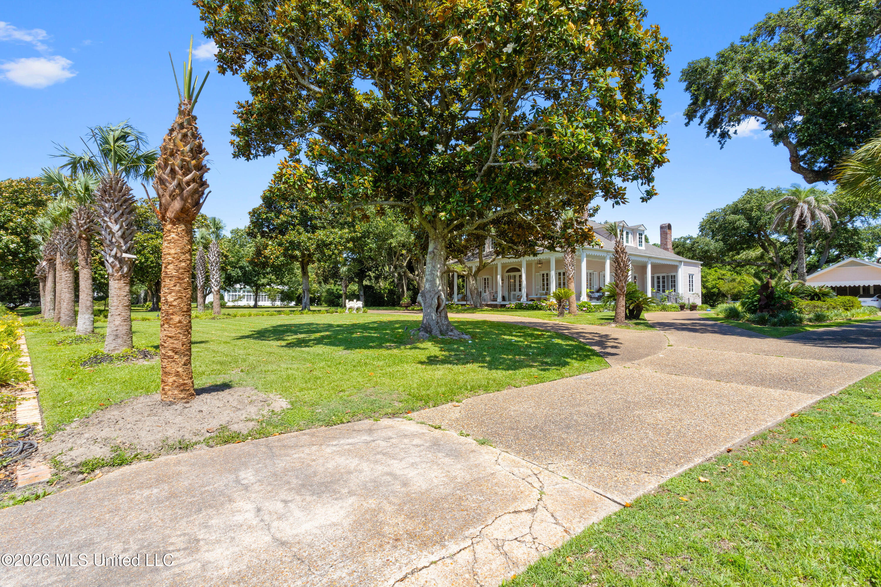 625 E Scenic Drive
