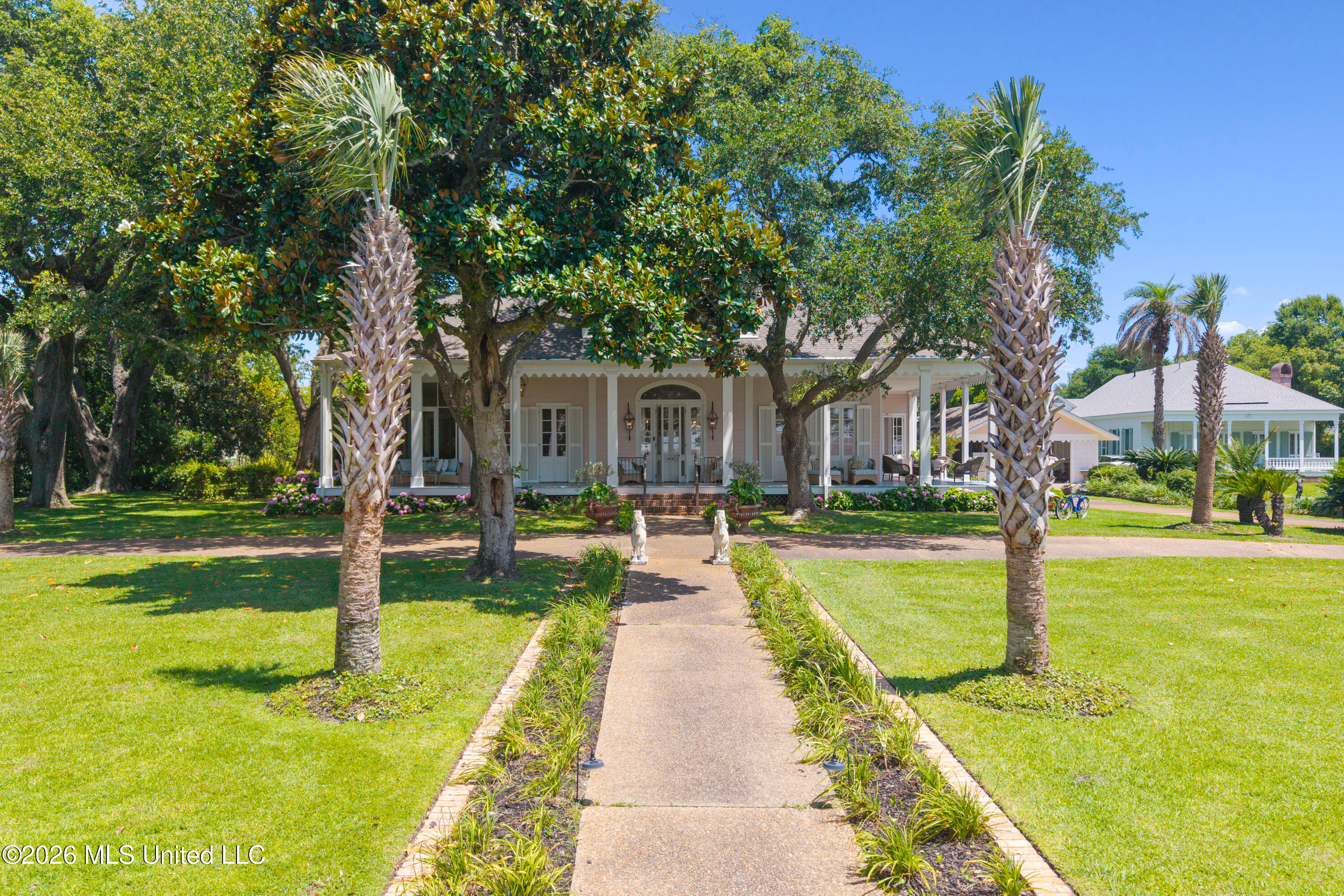 625 E Scenic Drive