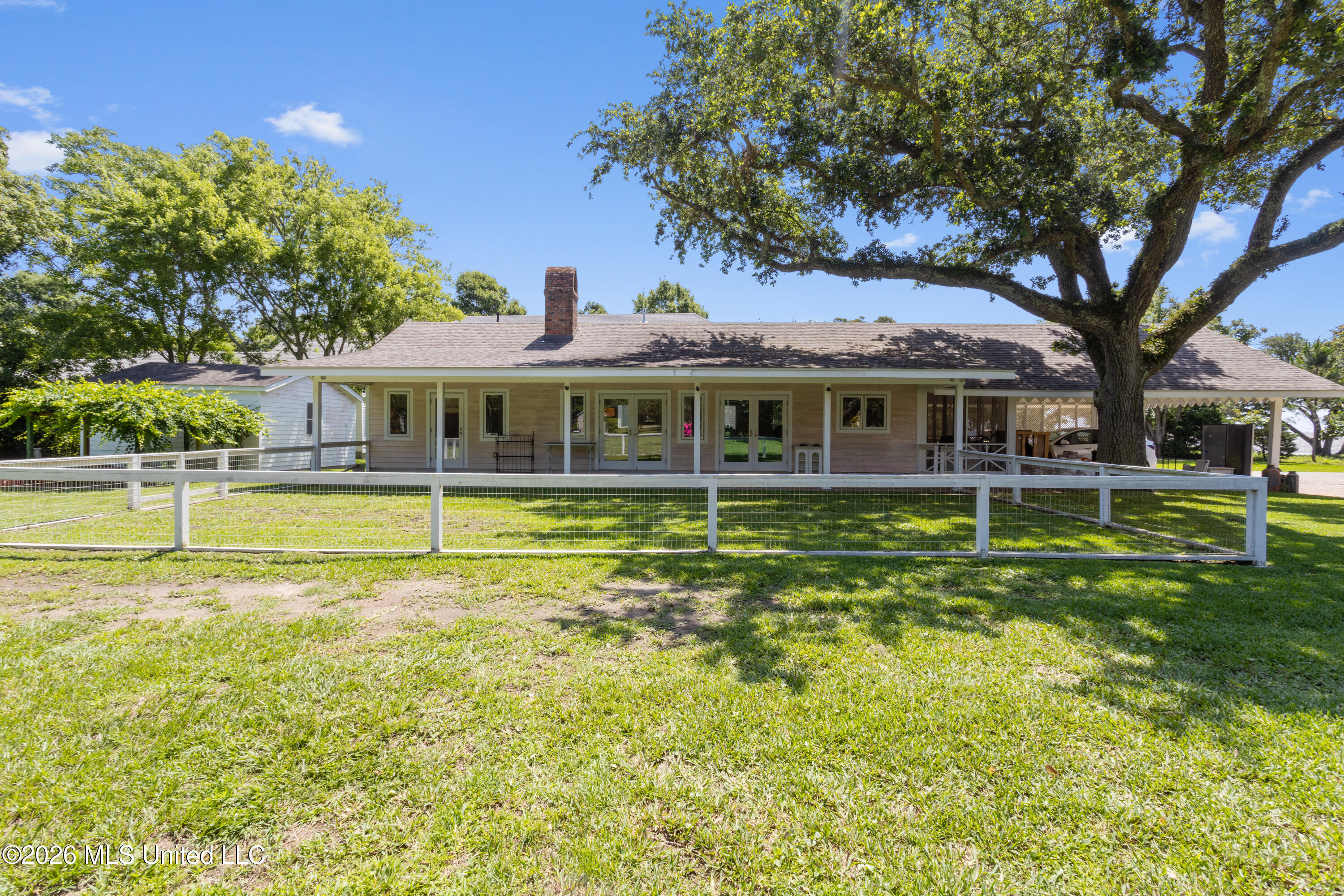 625 E Scenic Drive