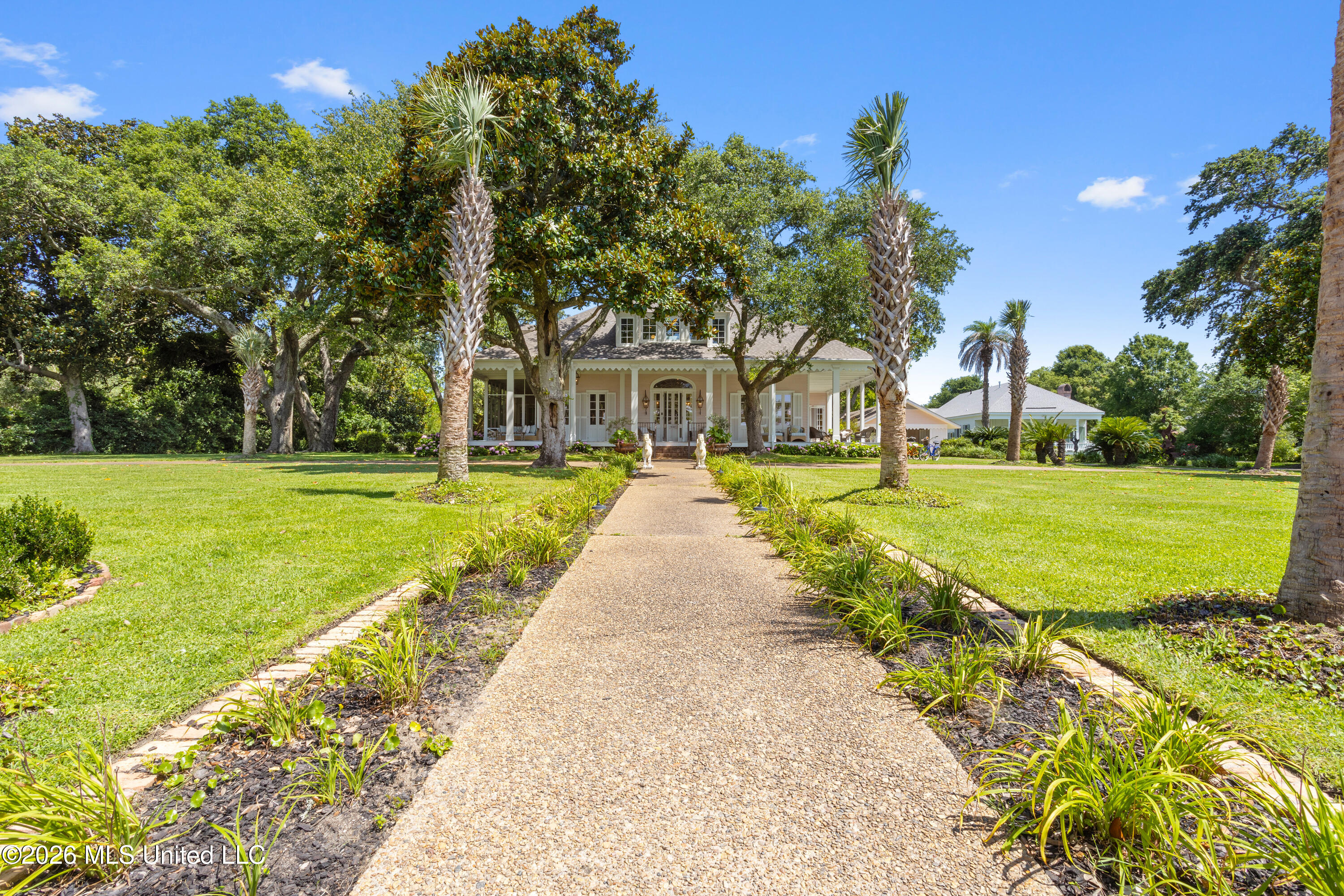625 E Scenic Drive