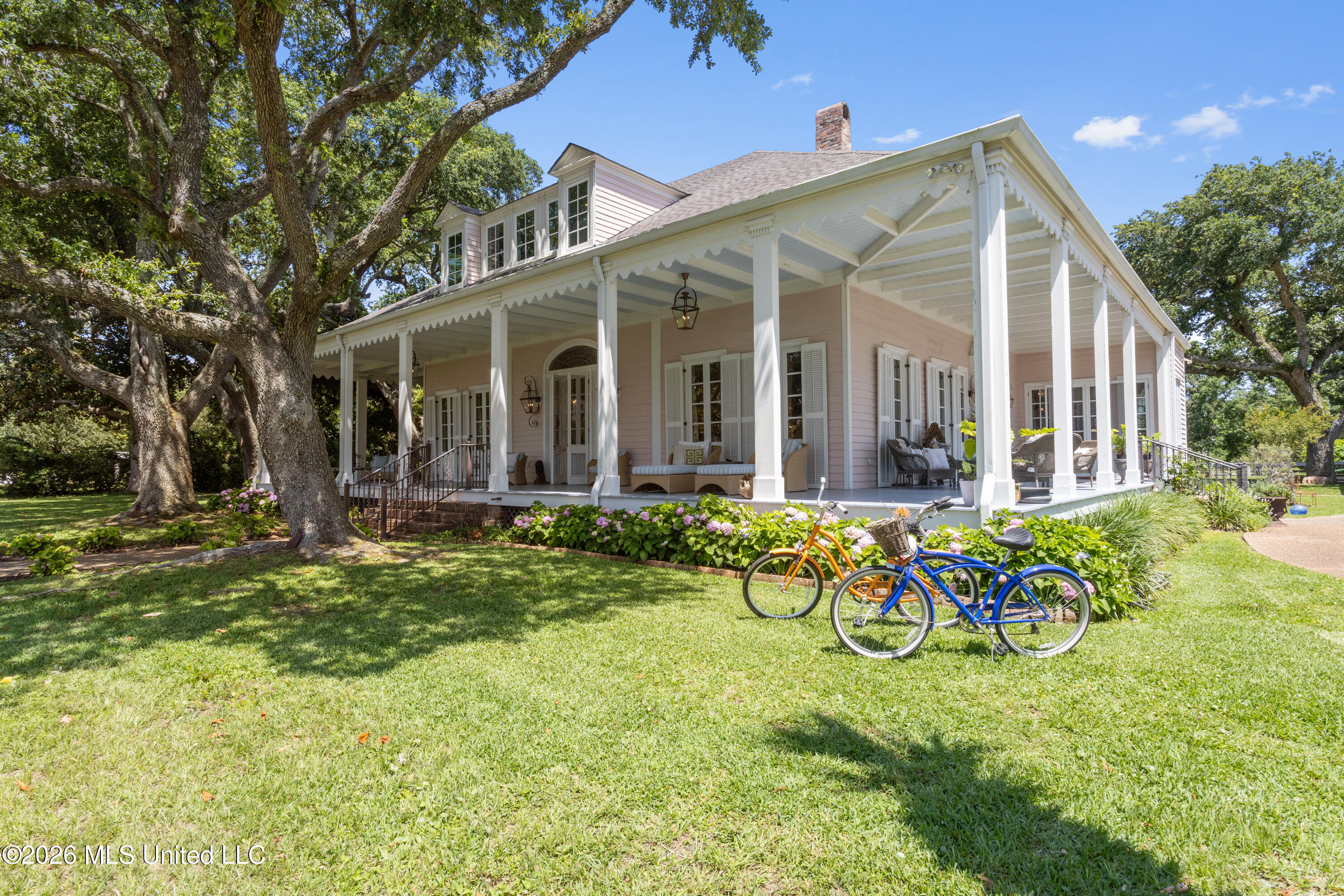625 E Scenic Drive