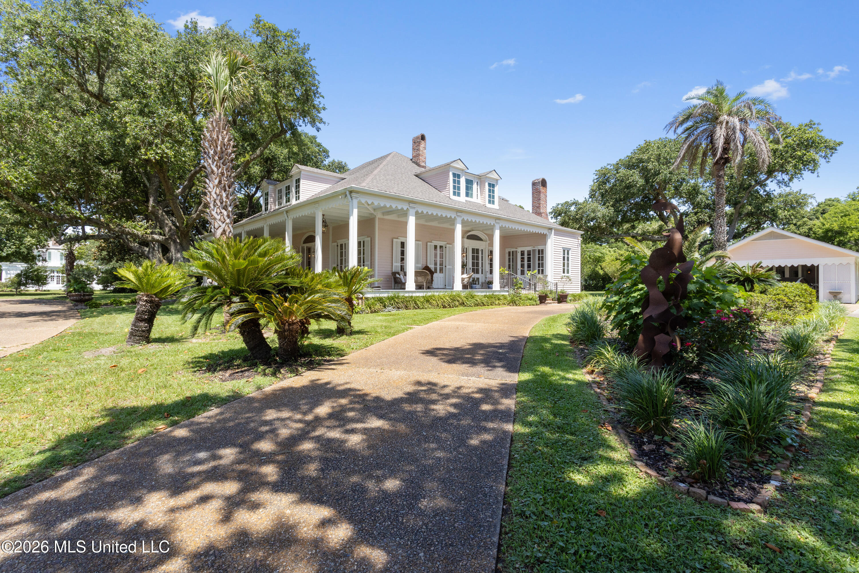 625 E Scenic Drive