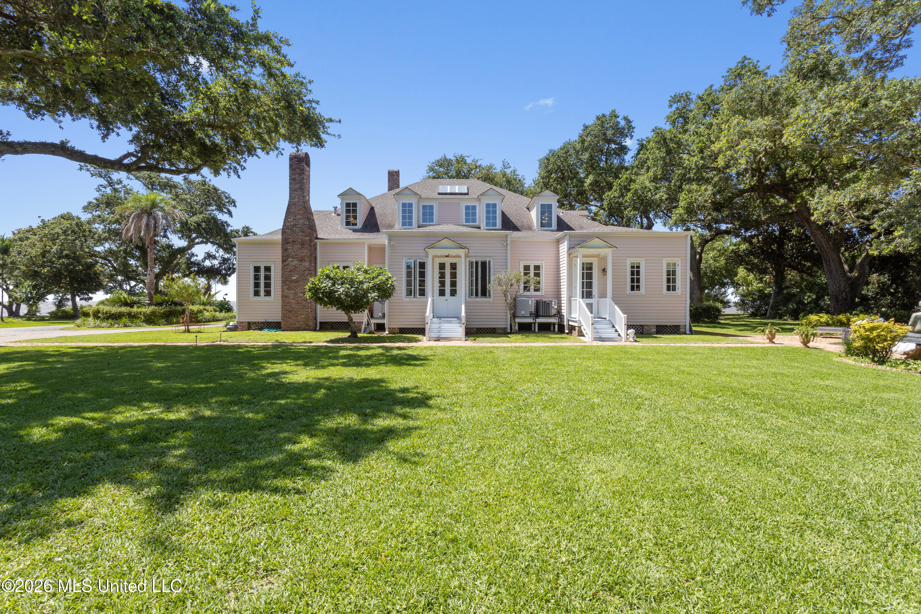 625 E Scenic Drive