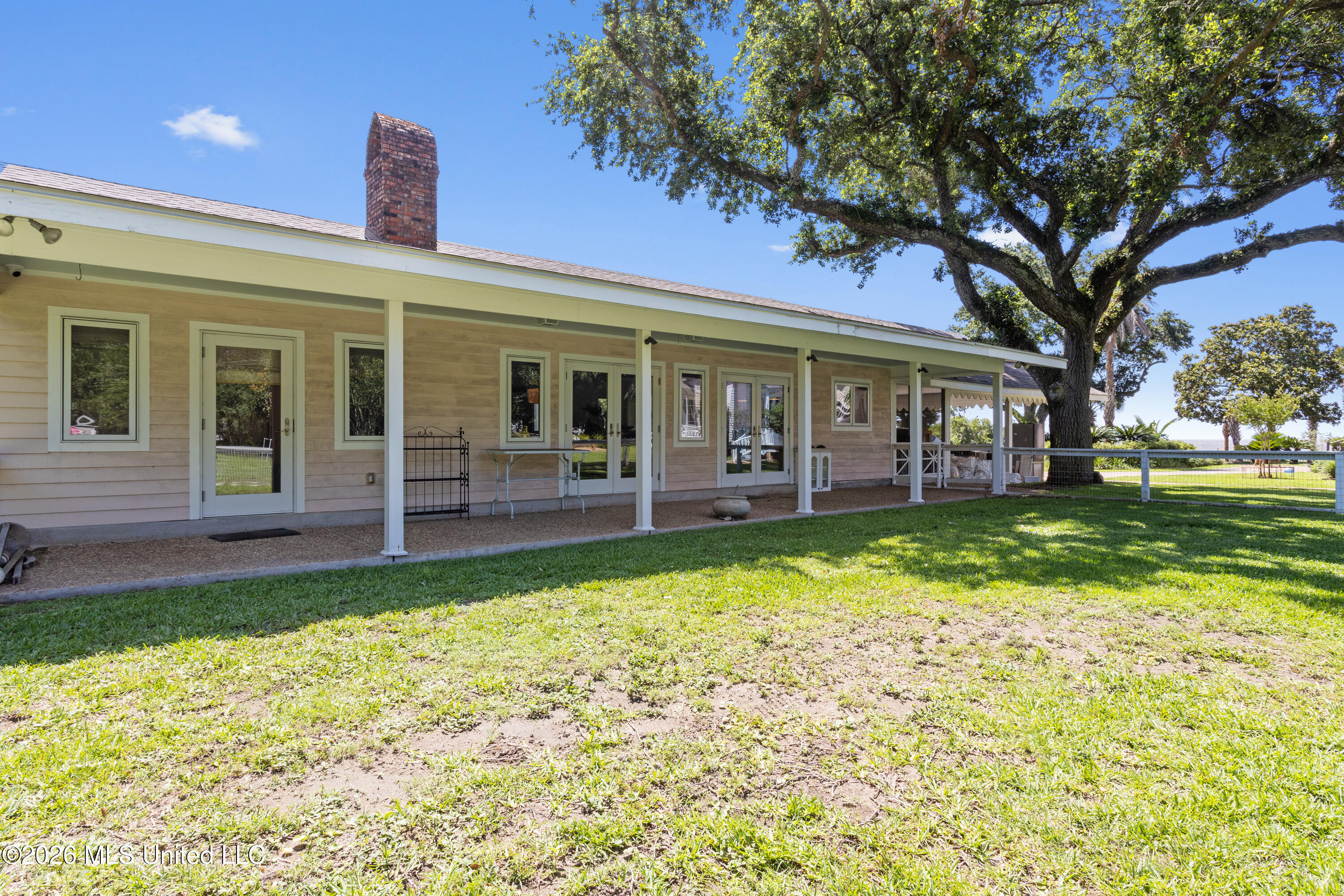 625 E Scenic Drive