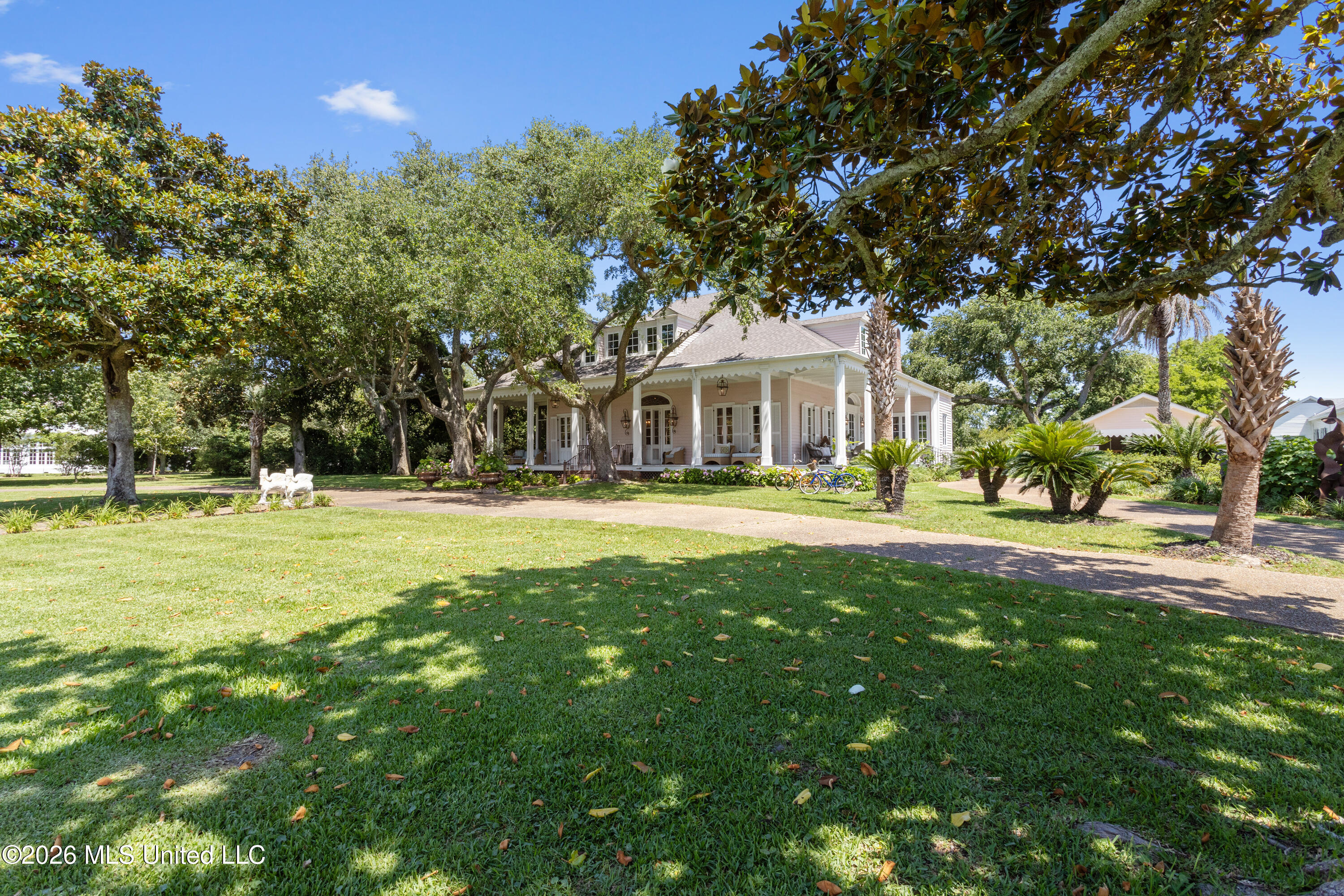 625 E Scenic Drive