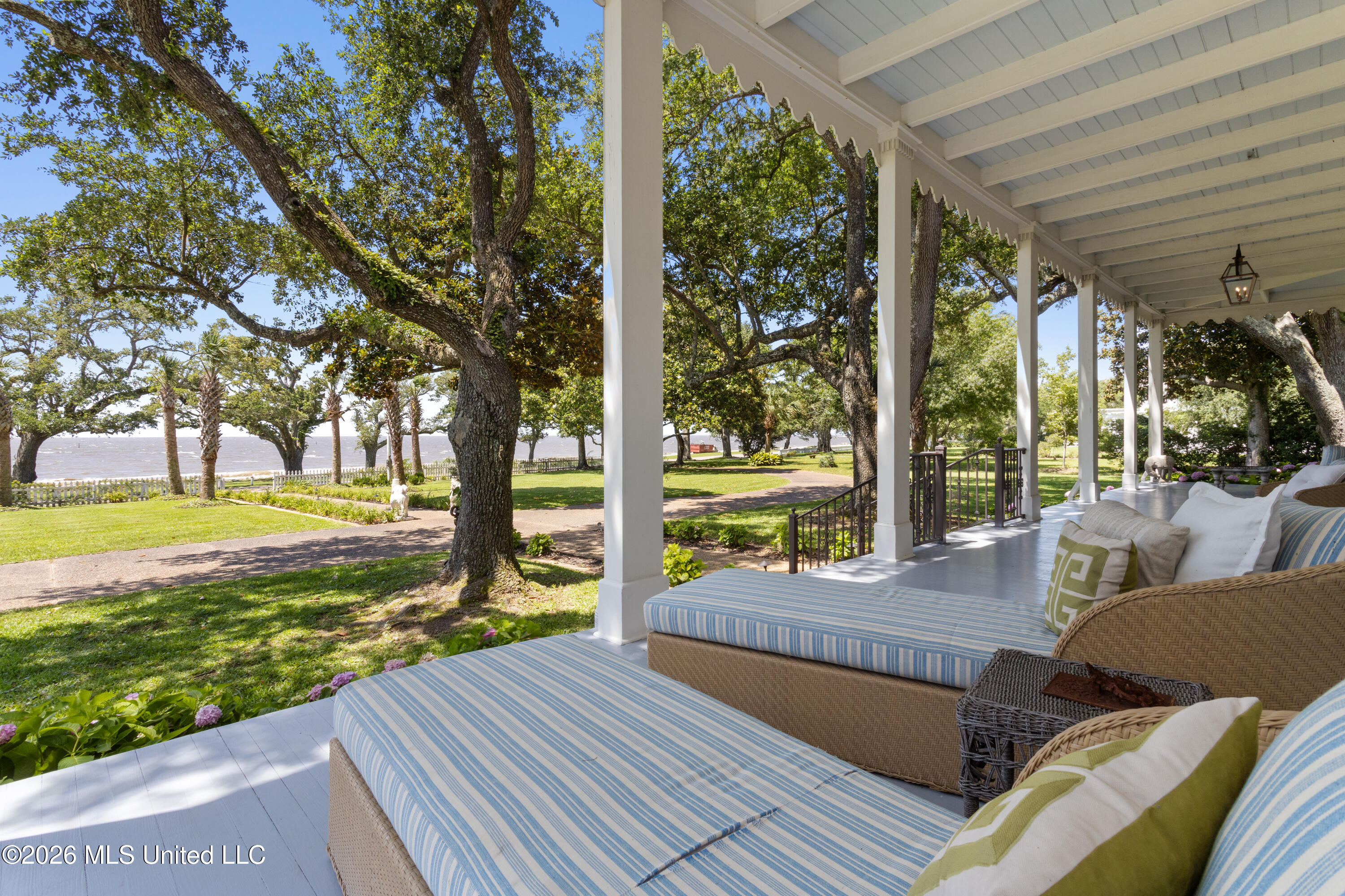 625 E Scenic Drive