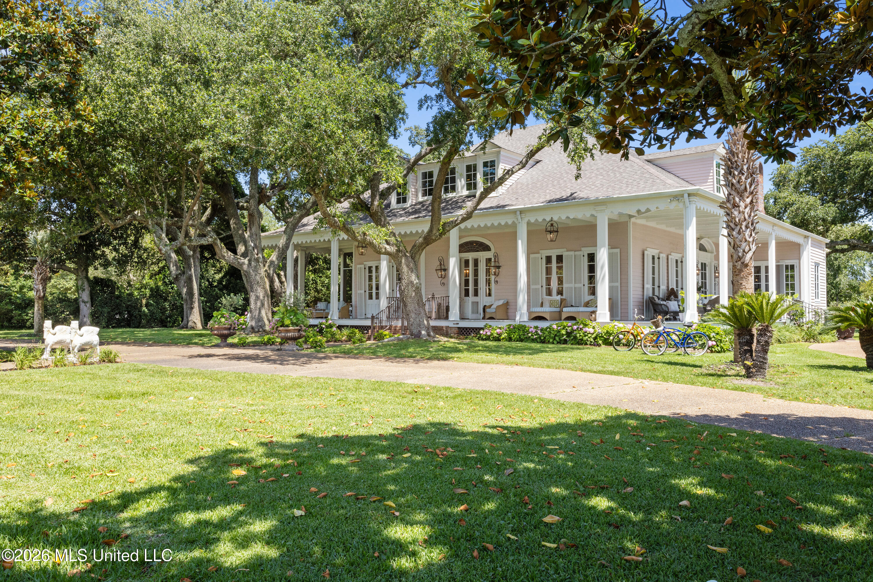 625 E Scenic Drive