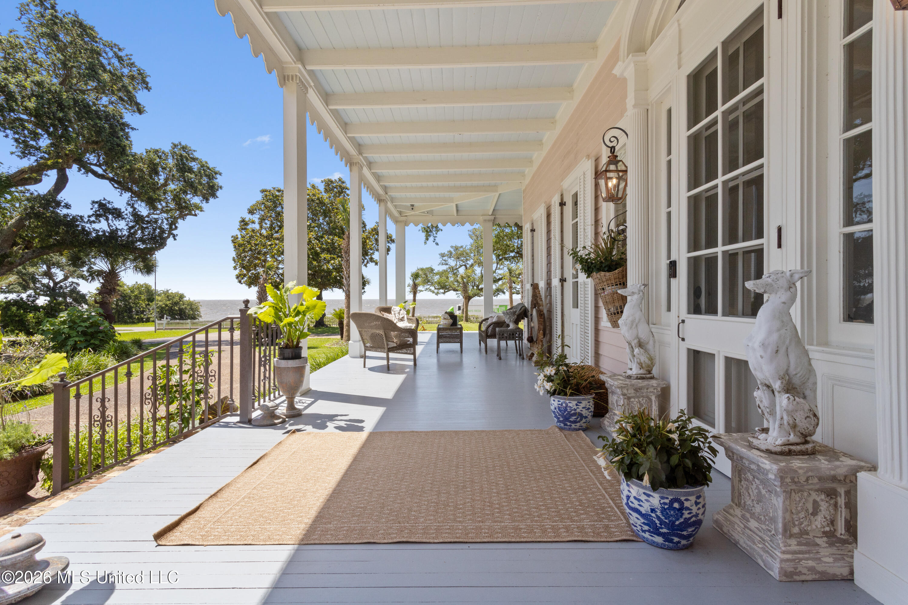 625 E Scenic Drive