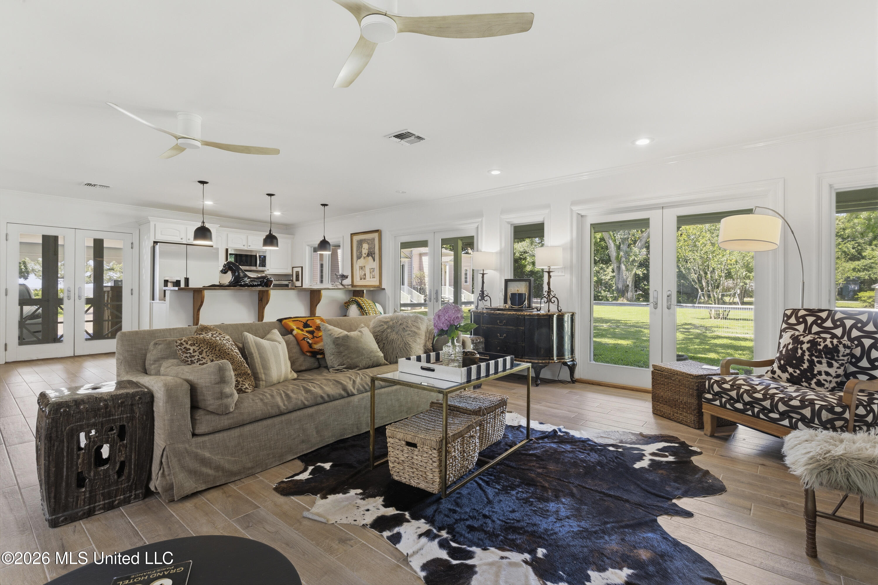 625 E Scenic Drive