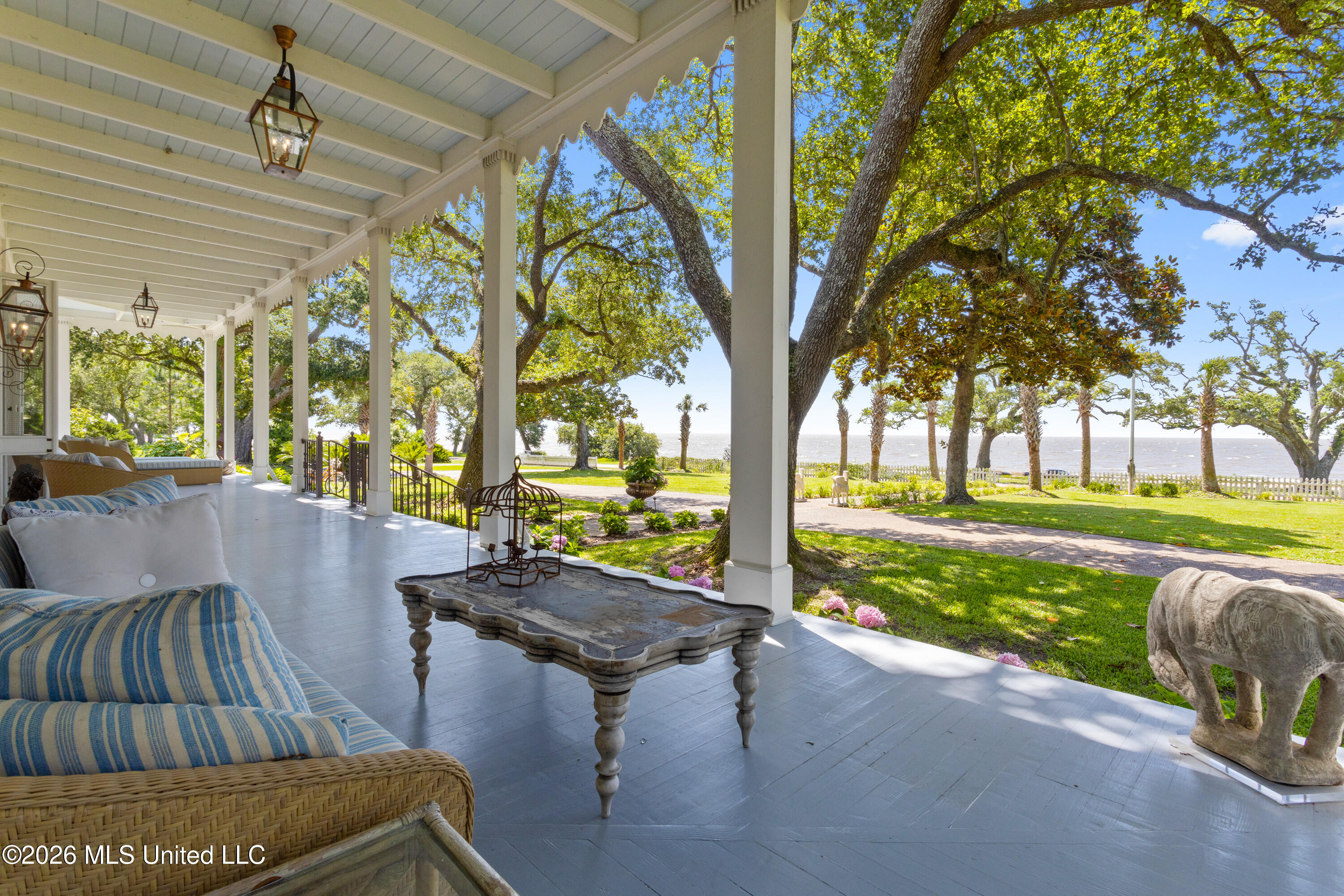625 E Scenic Drive