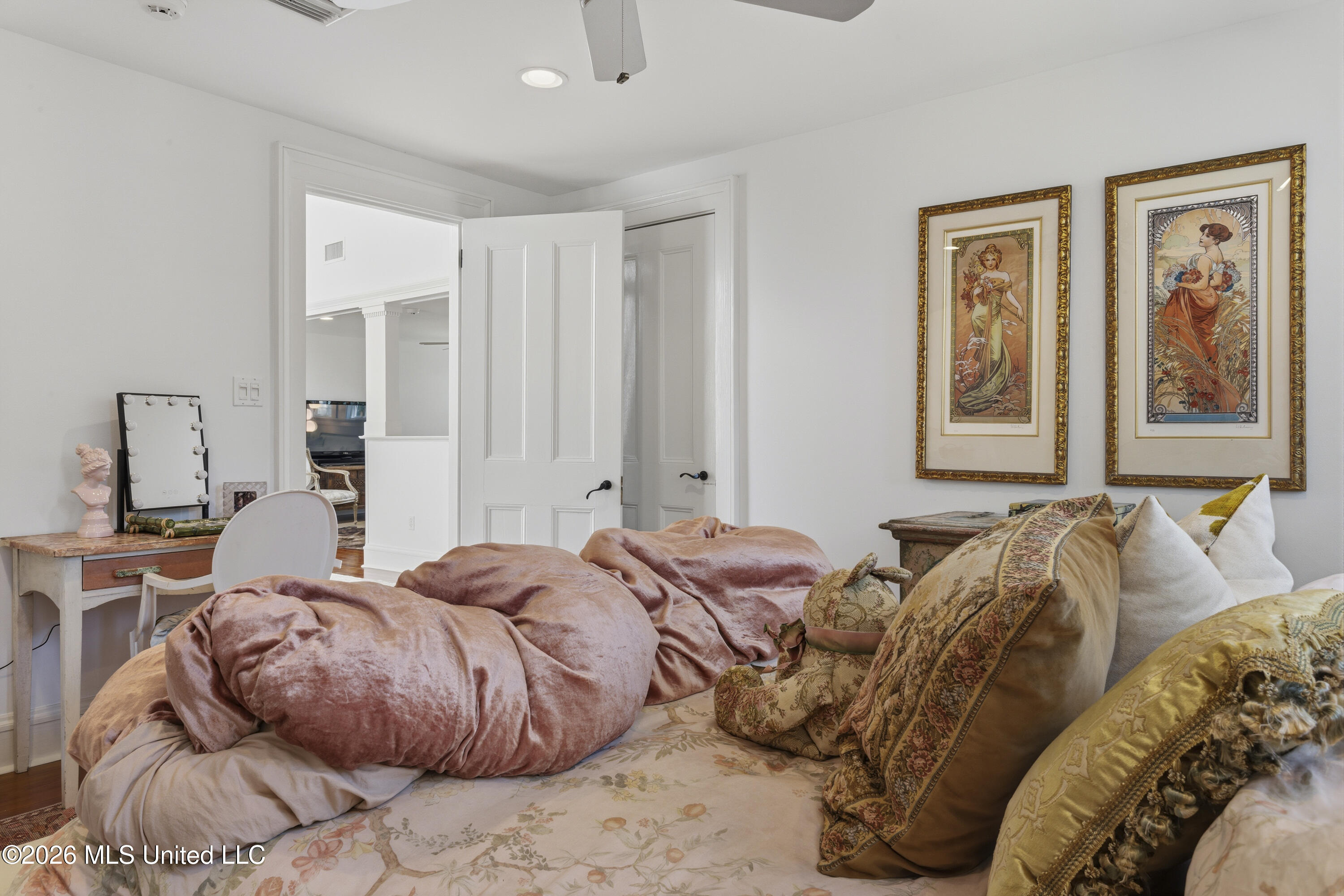 625 E Scenic Drive