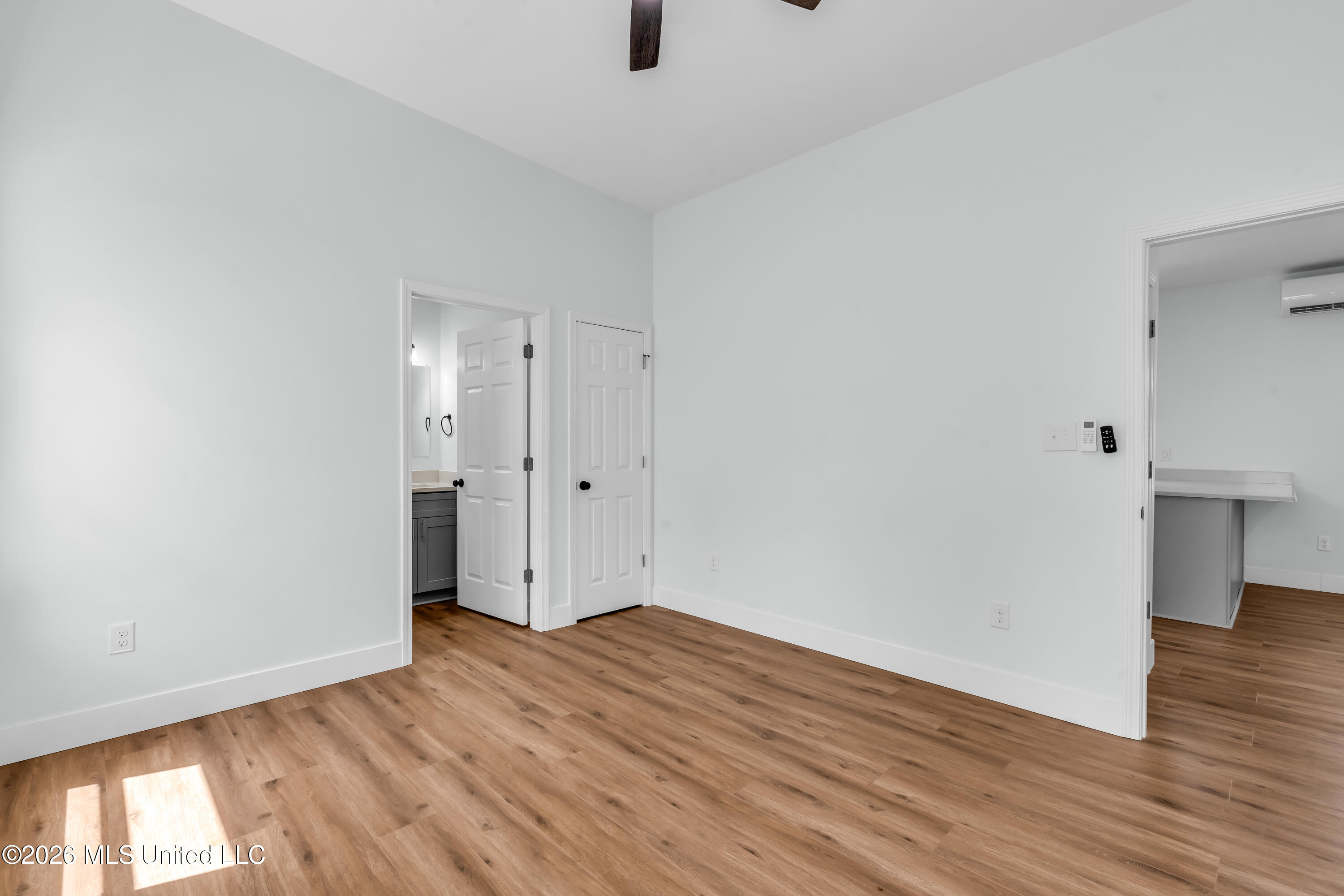 6091 E Adams