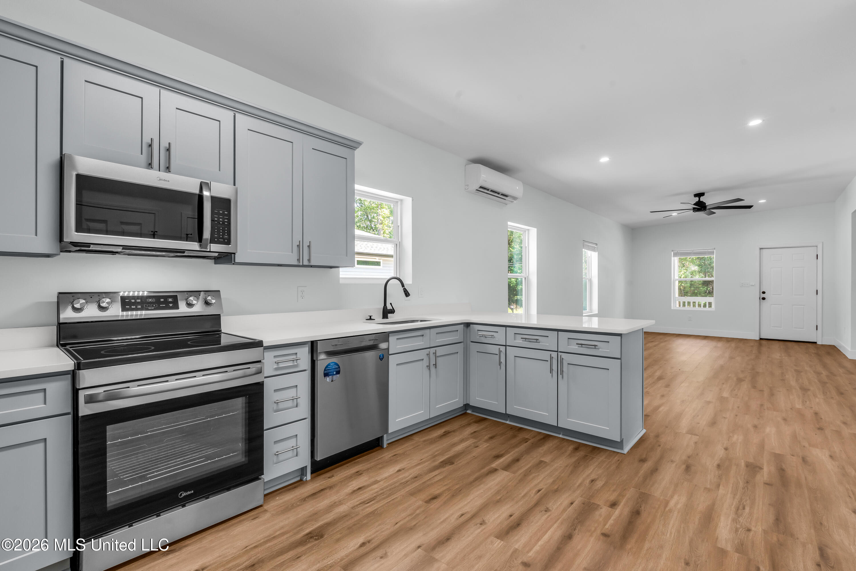 6091 E Adams
