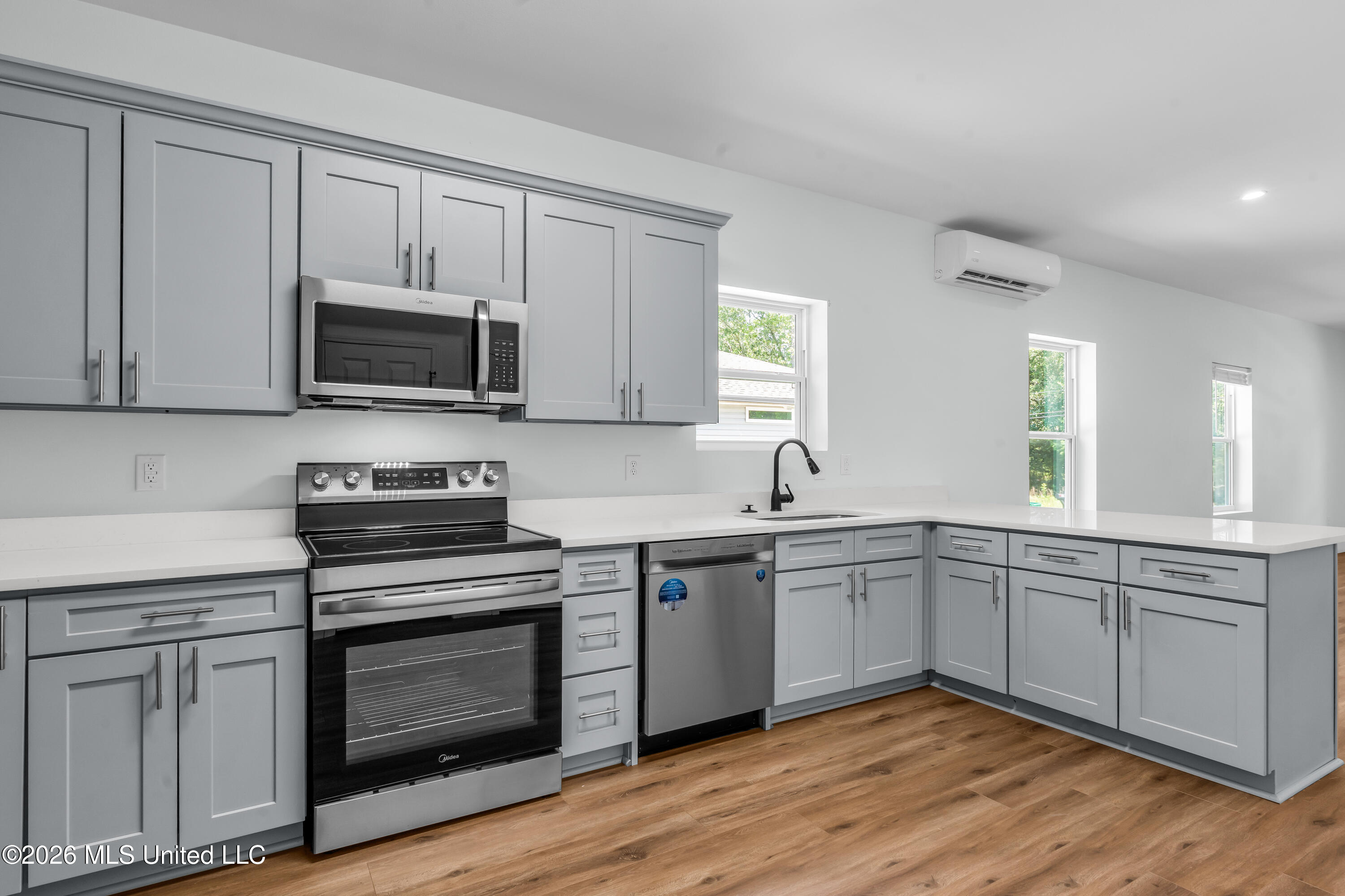 6091 E Adams