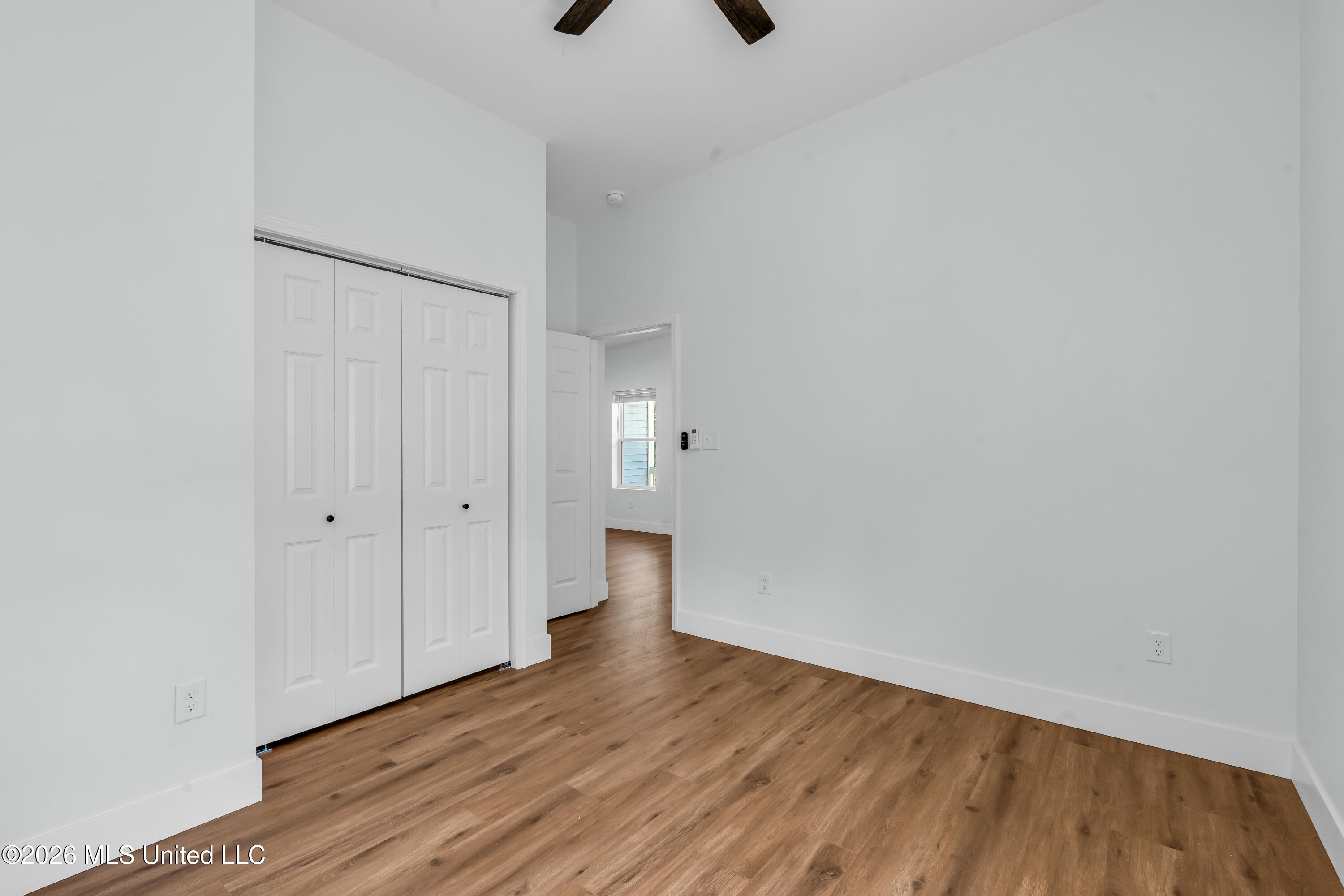 6091 E Adams