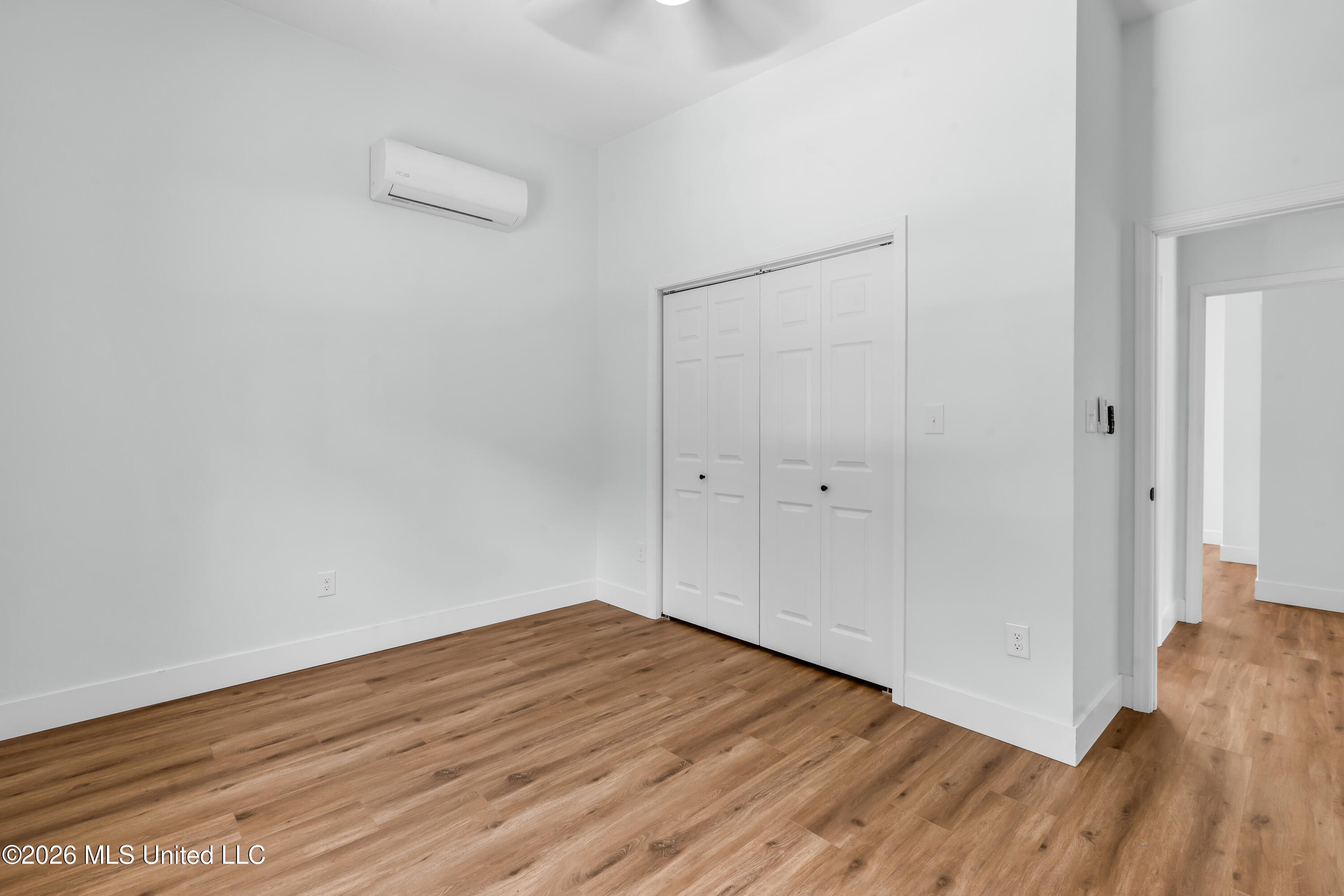 6091 E Adams
