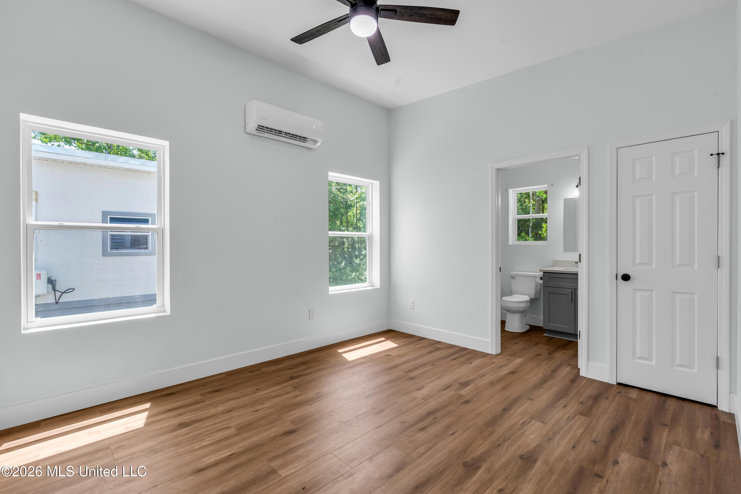 6091 E Adams