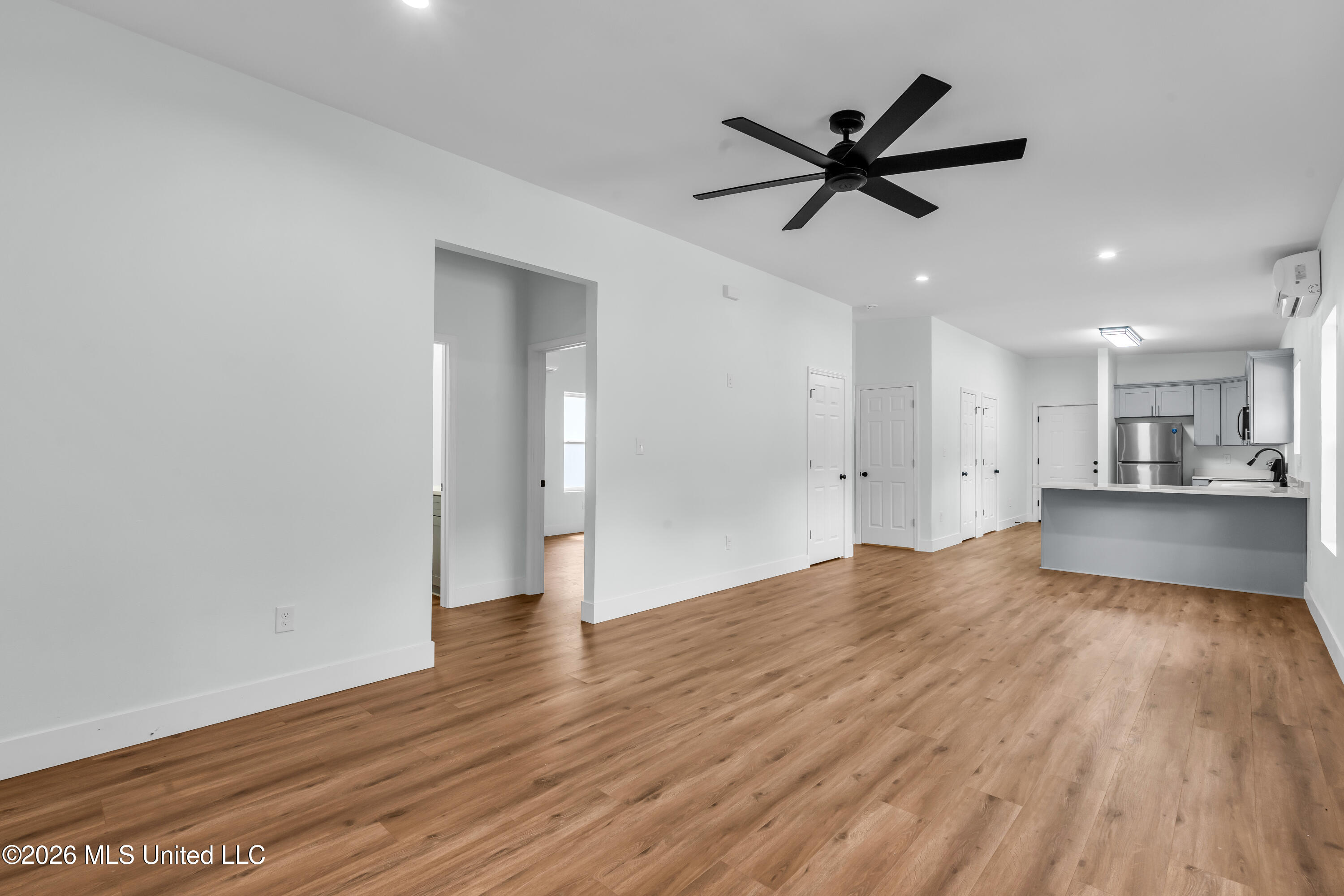 6091 E Adams