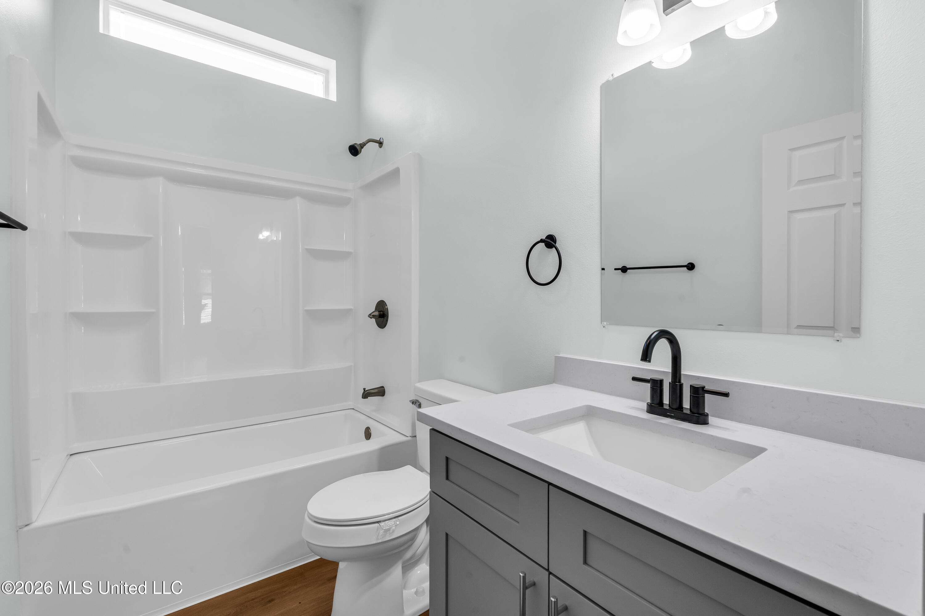 6091 E Adams