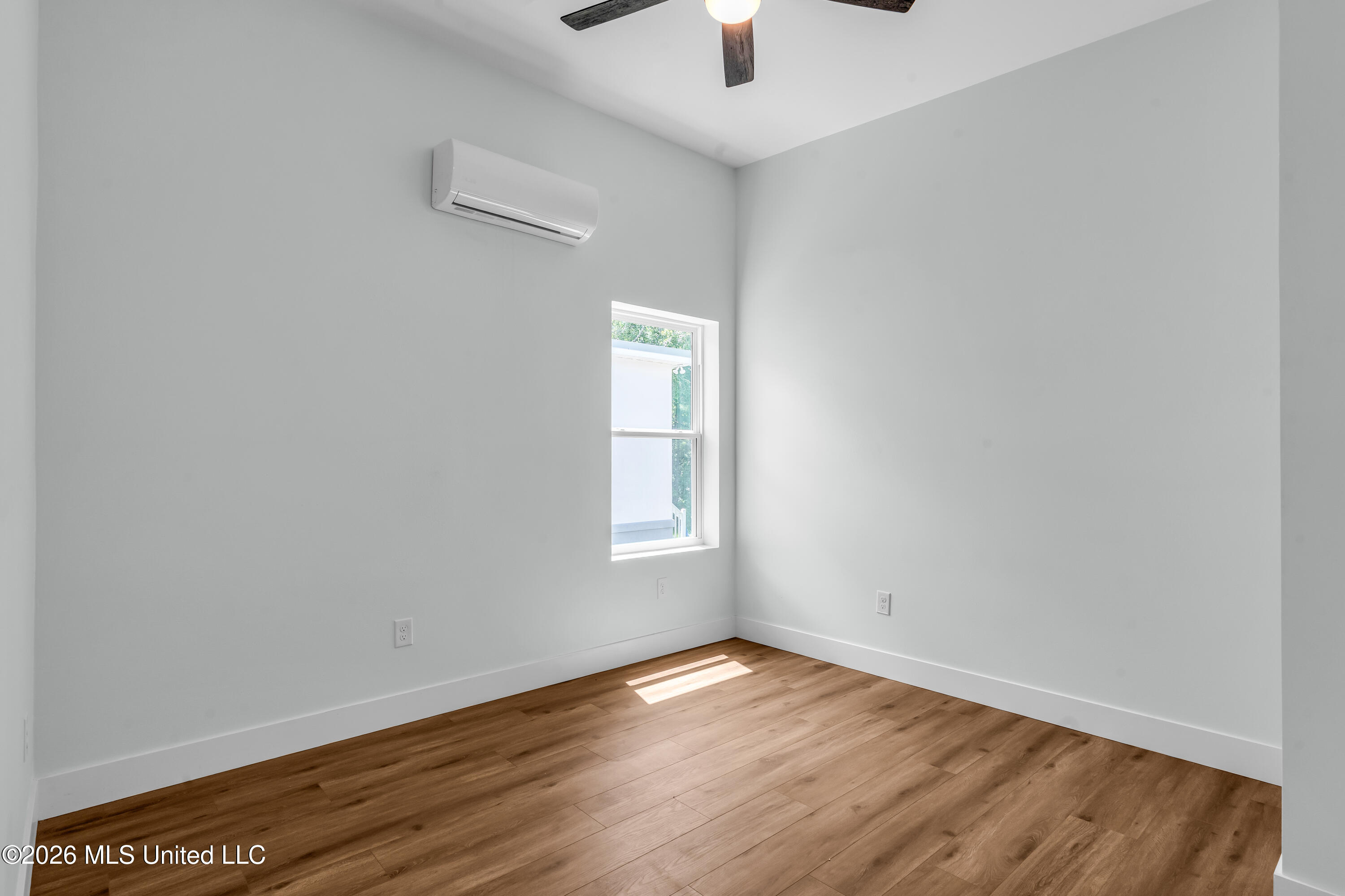 6091 E Adams
