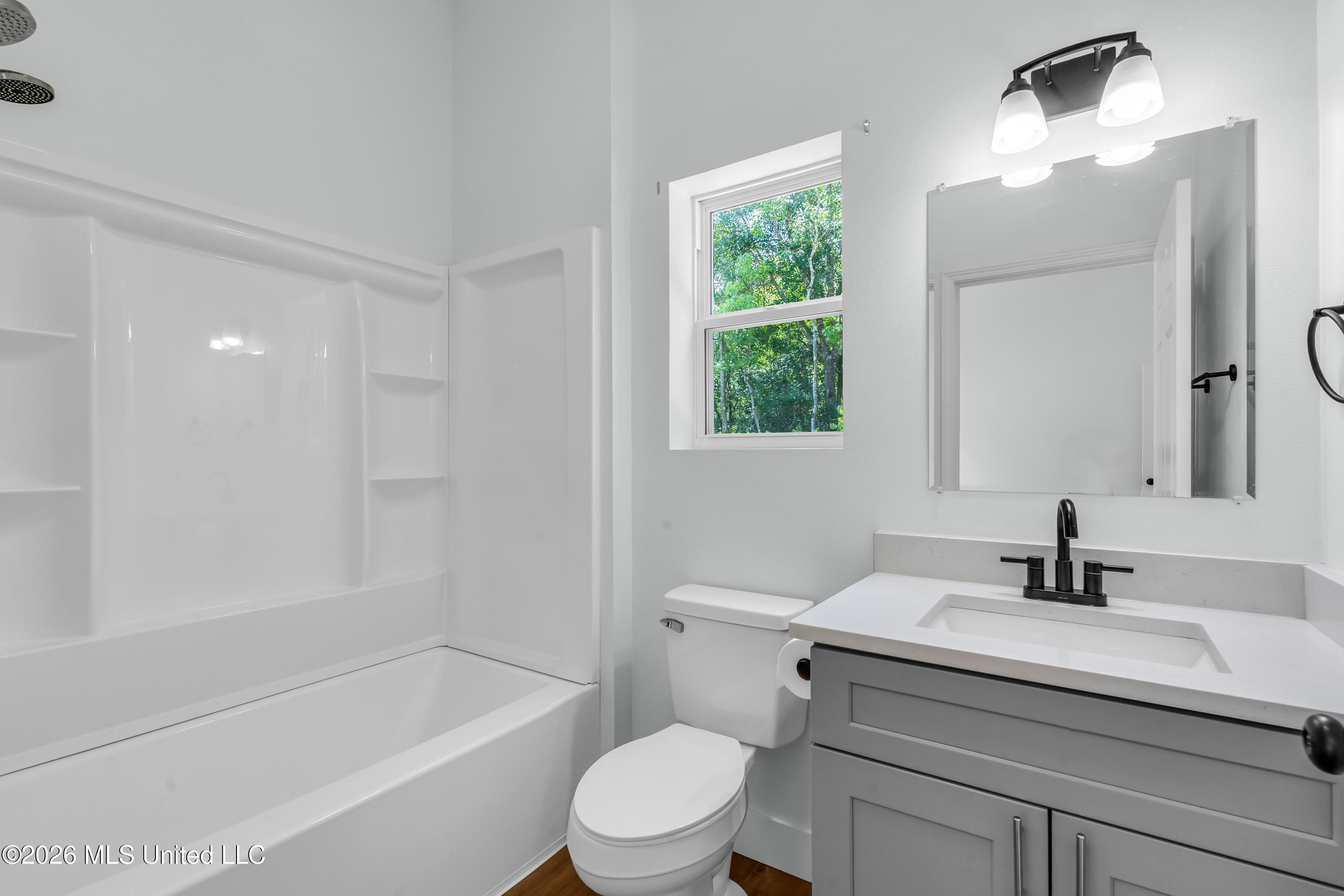 6091 E Adams