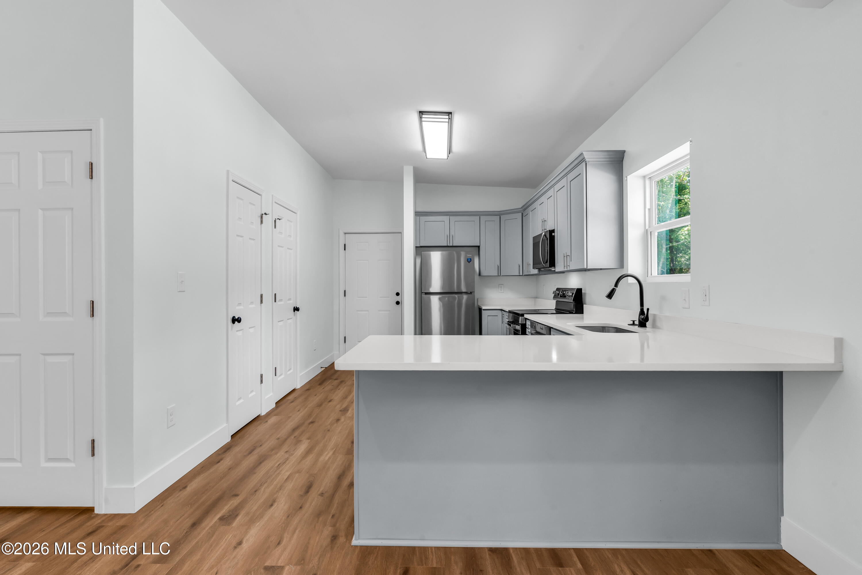 6091 E Adams