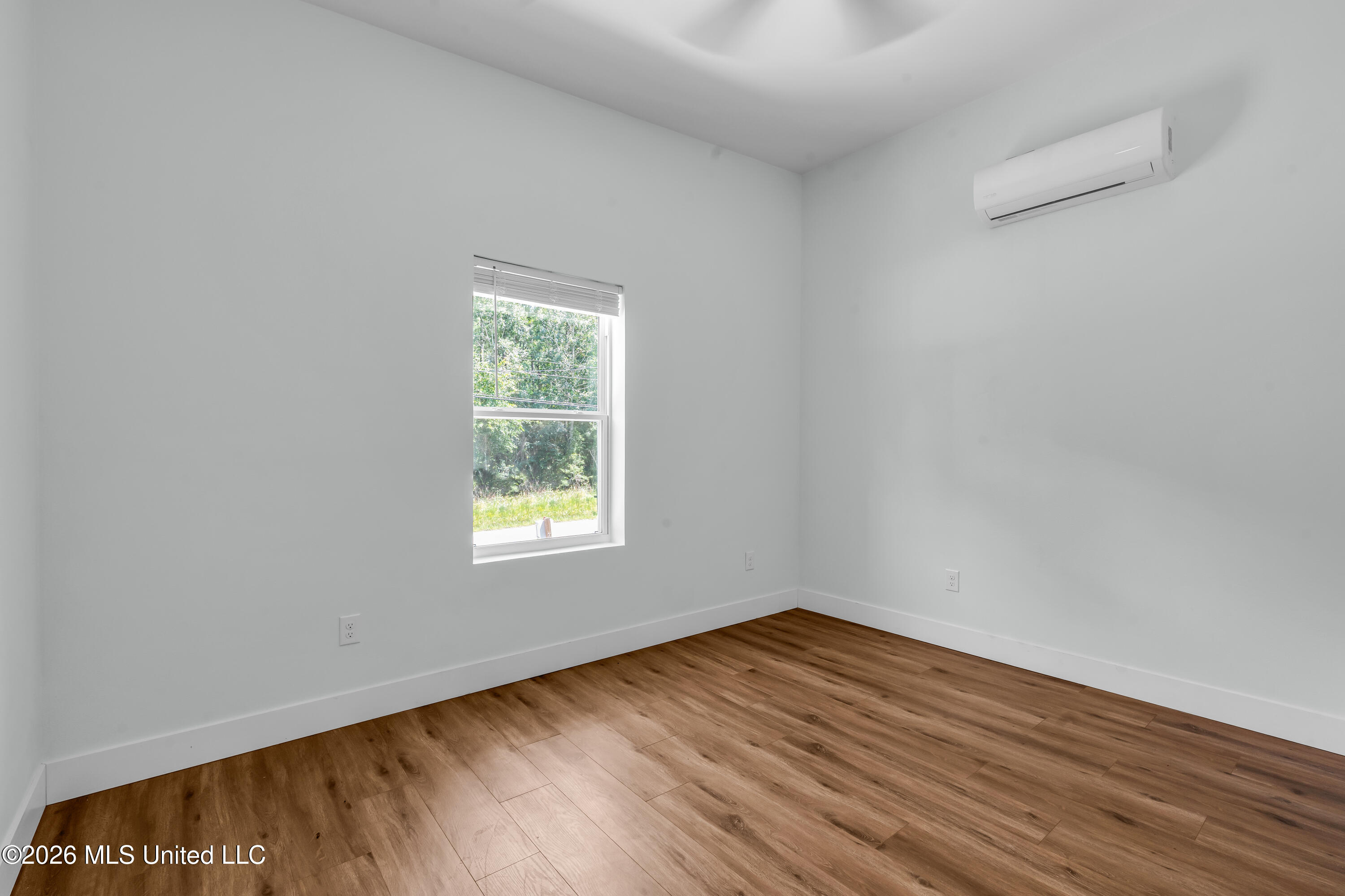 6091 E Adams