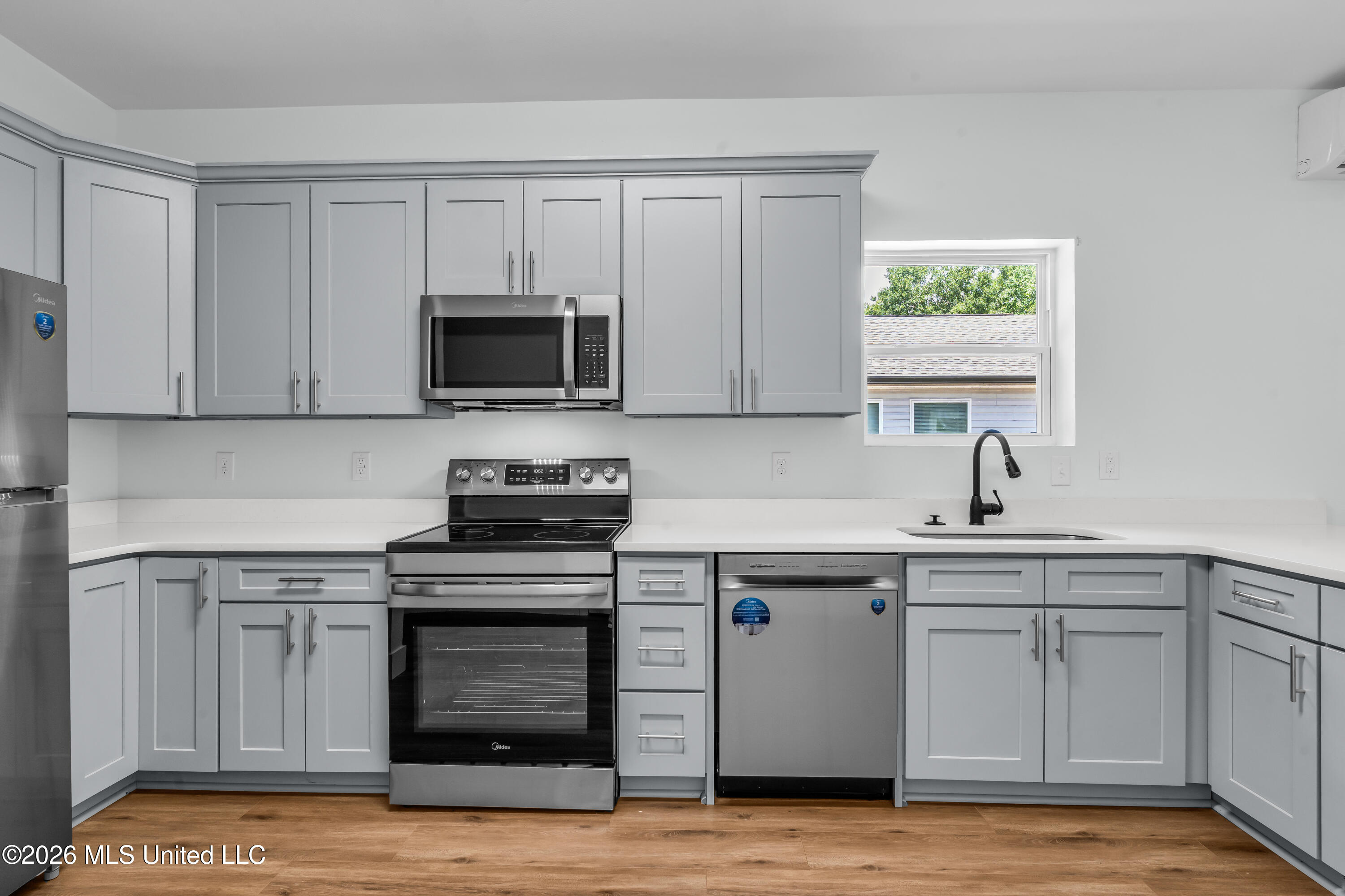 6091 E Adams