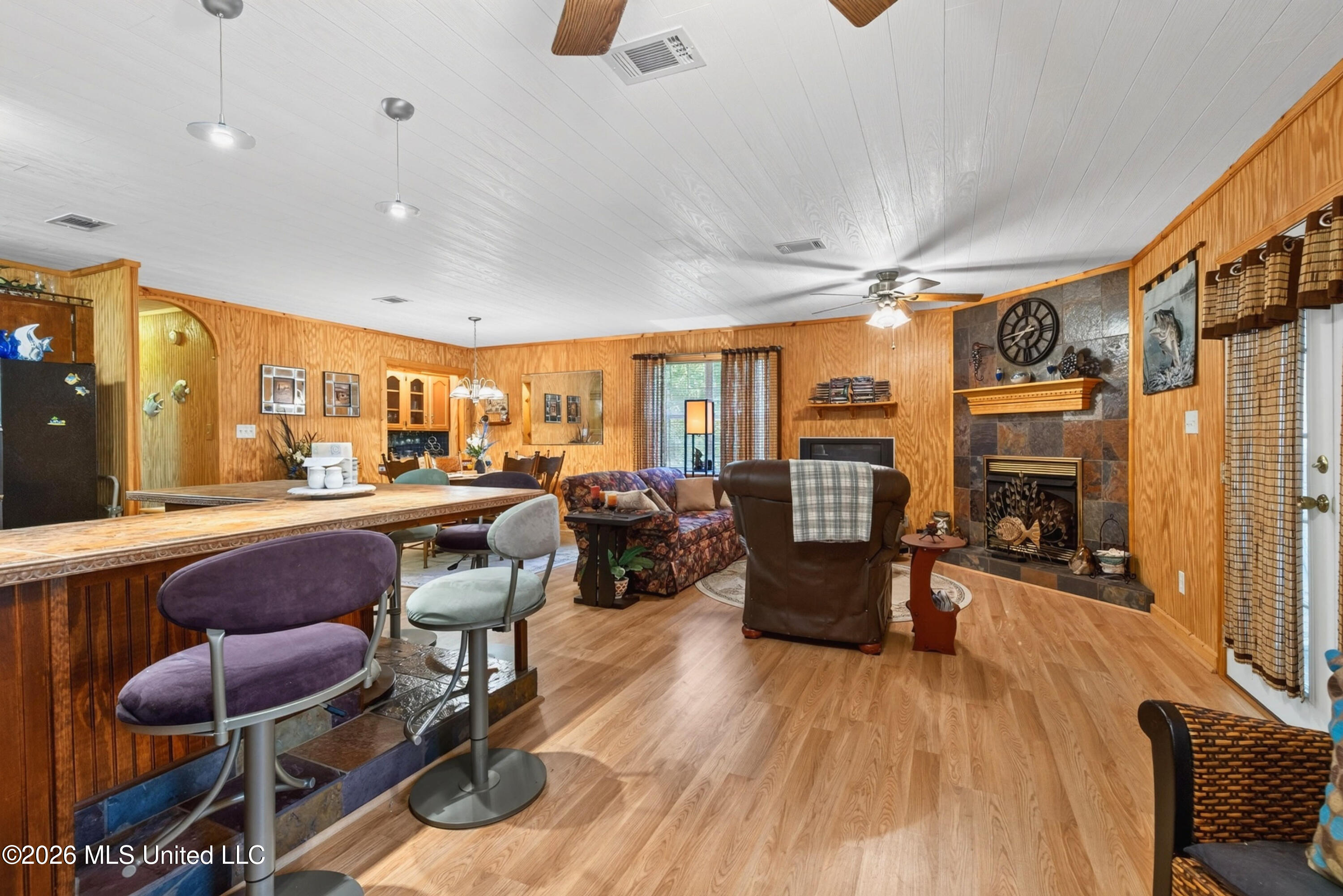 1713 Deer Lane