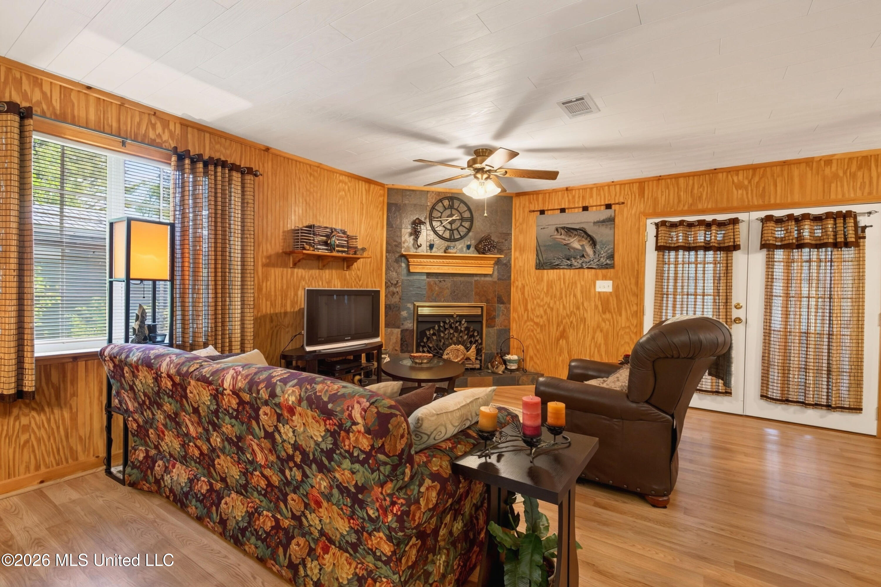 1713 Deer Lane