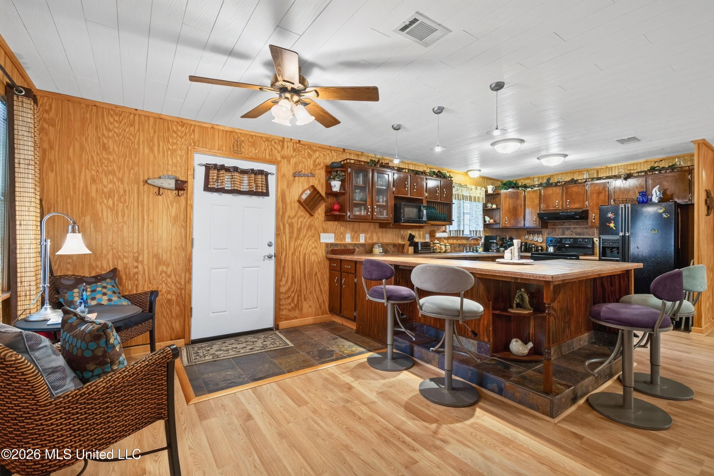 1713 Deer Lane