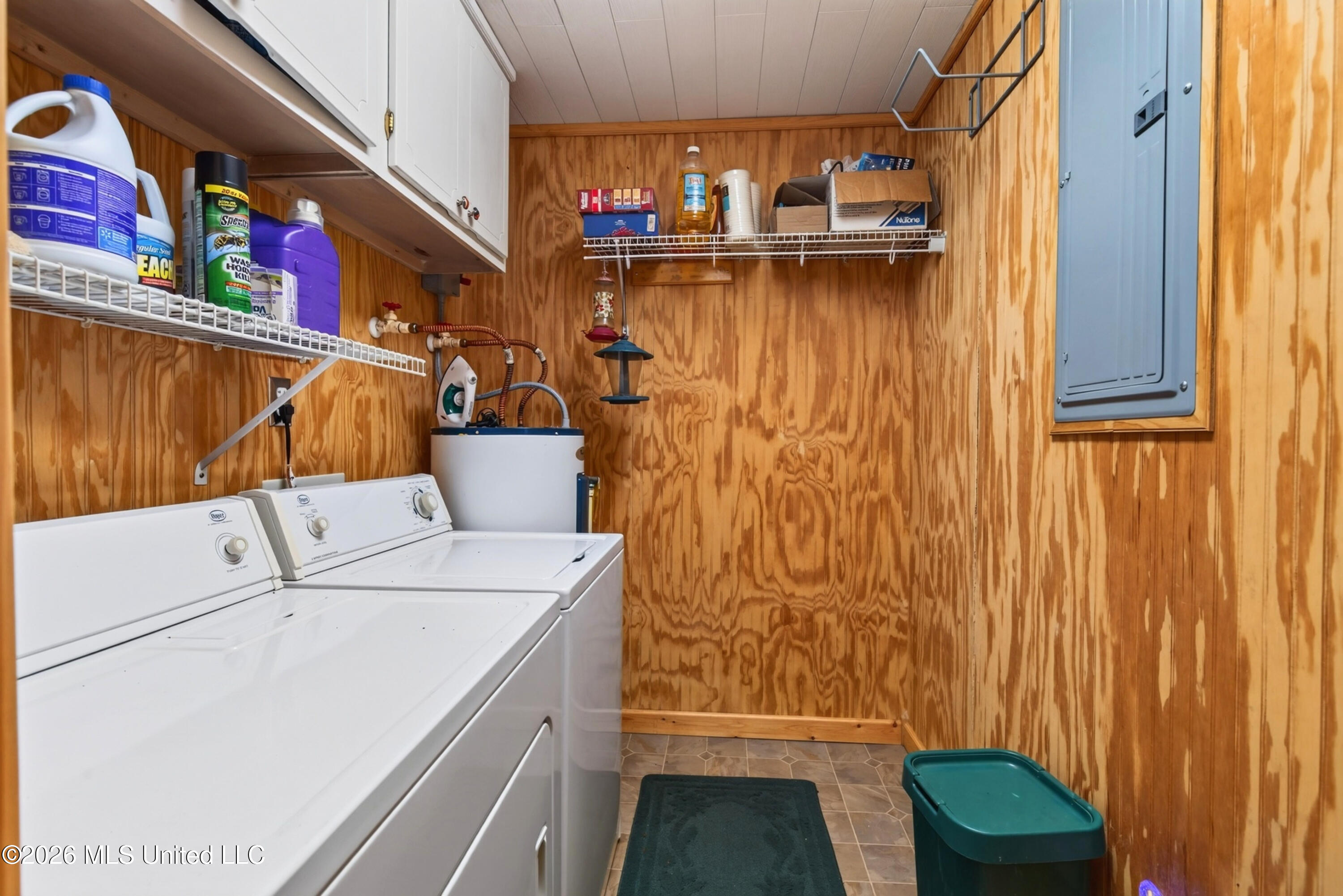 1713 Deer Lane