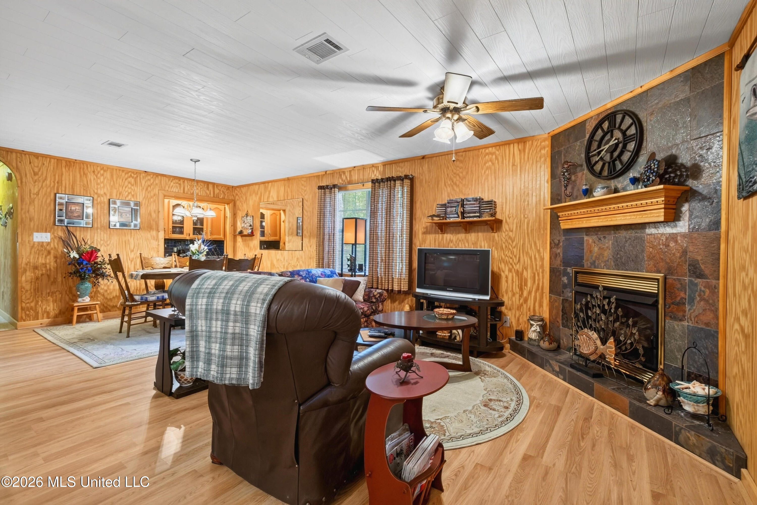 1713 Deer Lane