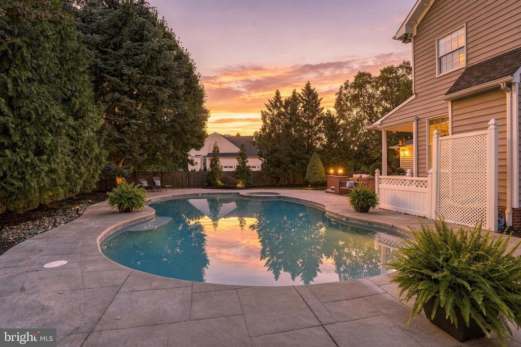7 HAYFIELD COURT