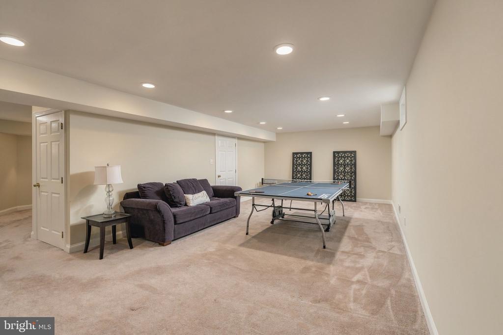 7 HAYFIELD COURT