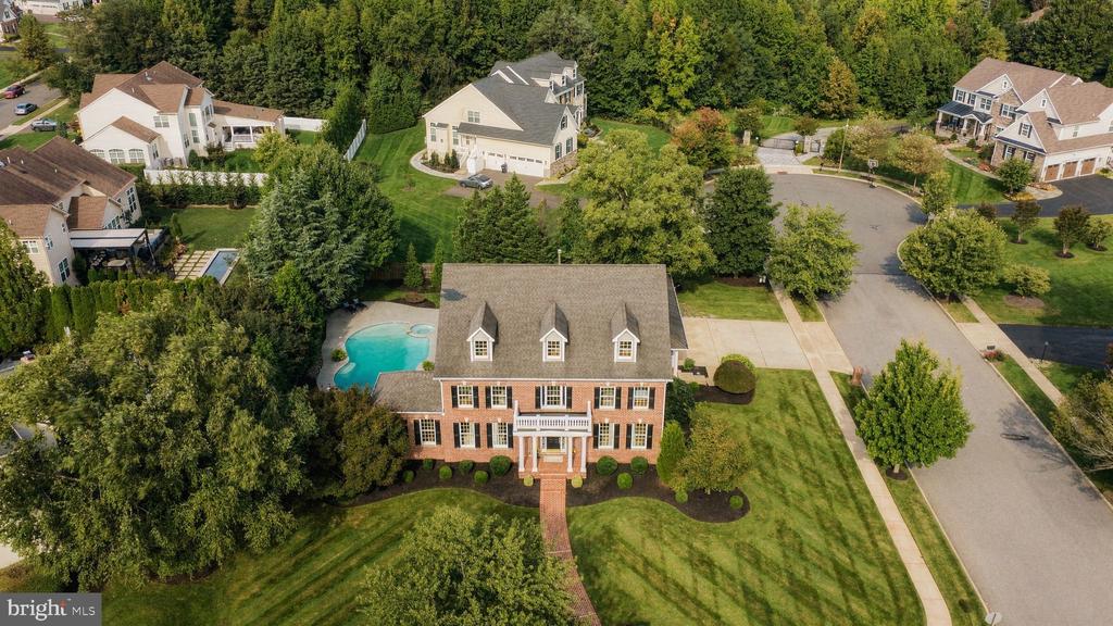 7 HAYFIELD COURT