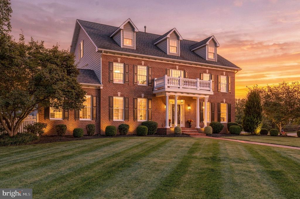 7 HAYFIELD COURT
