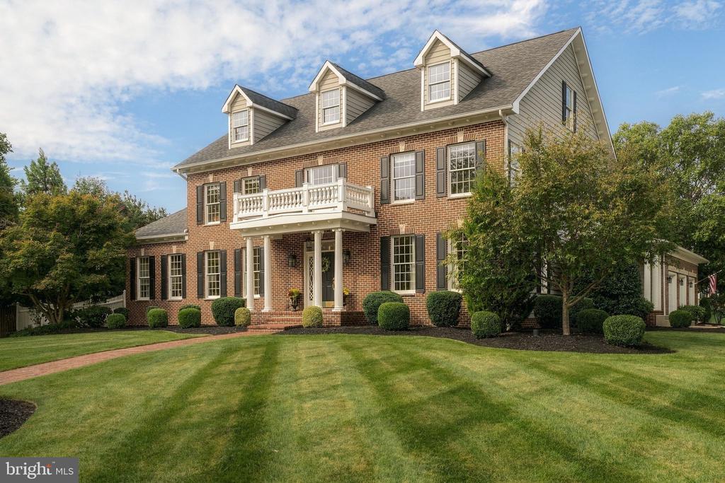 7 HAYFIELD COURT