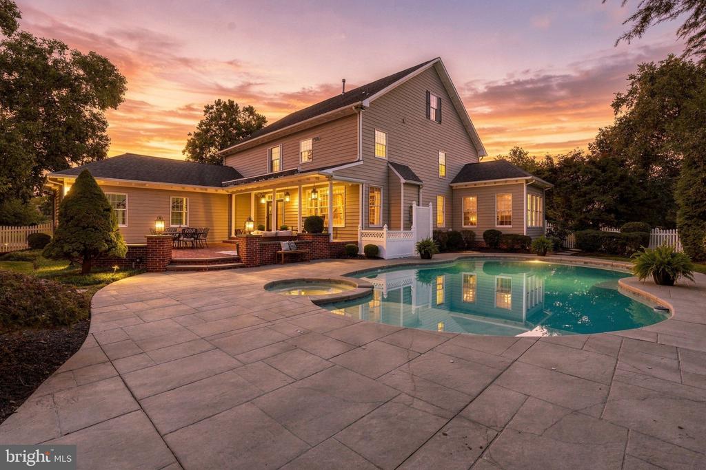7 HAYFIELD COURT